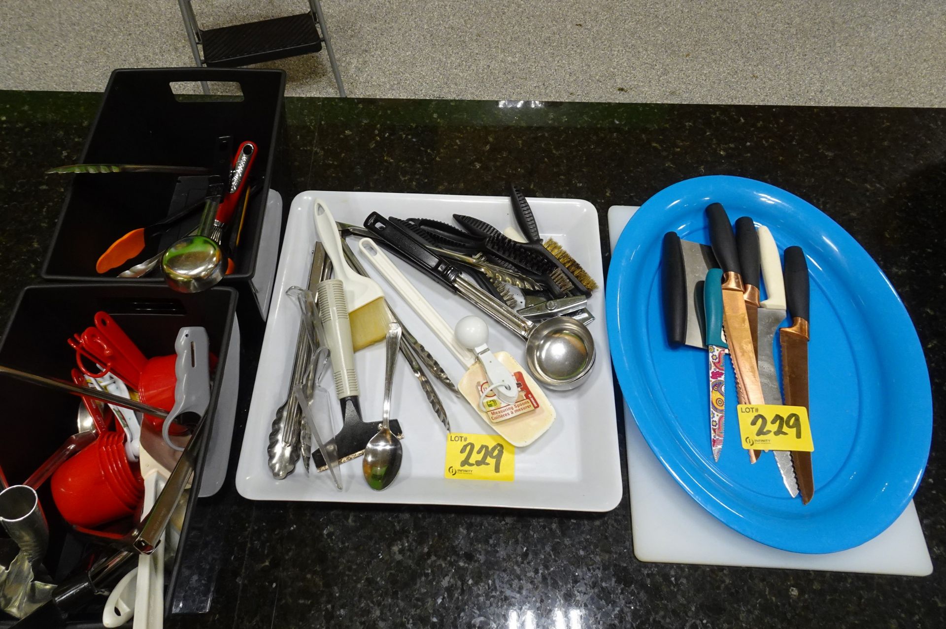 Assorted kitchen utensils - Image 2 of 2