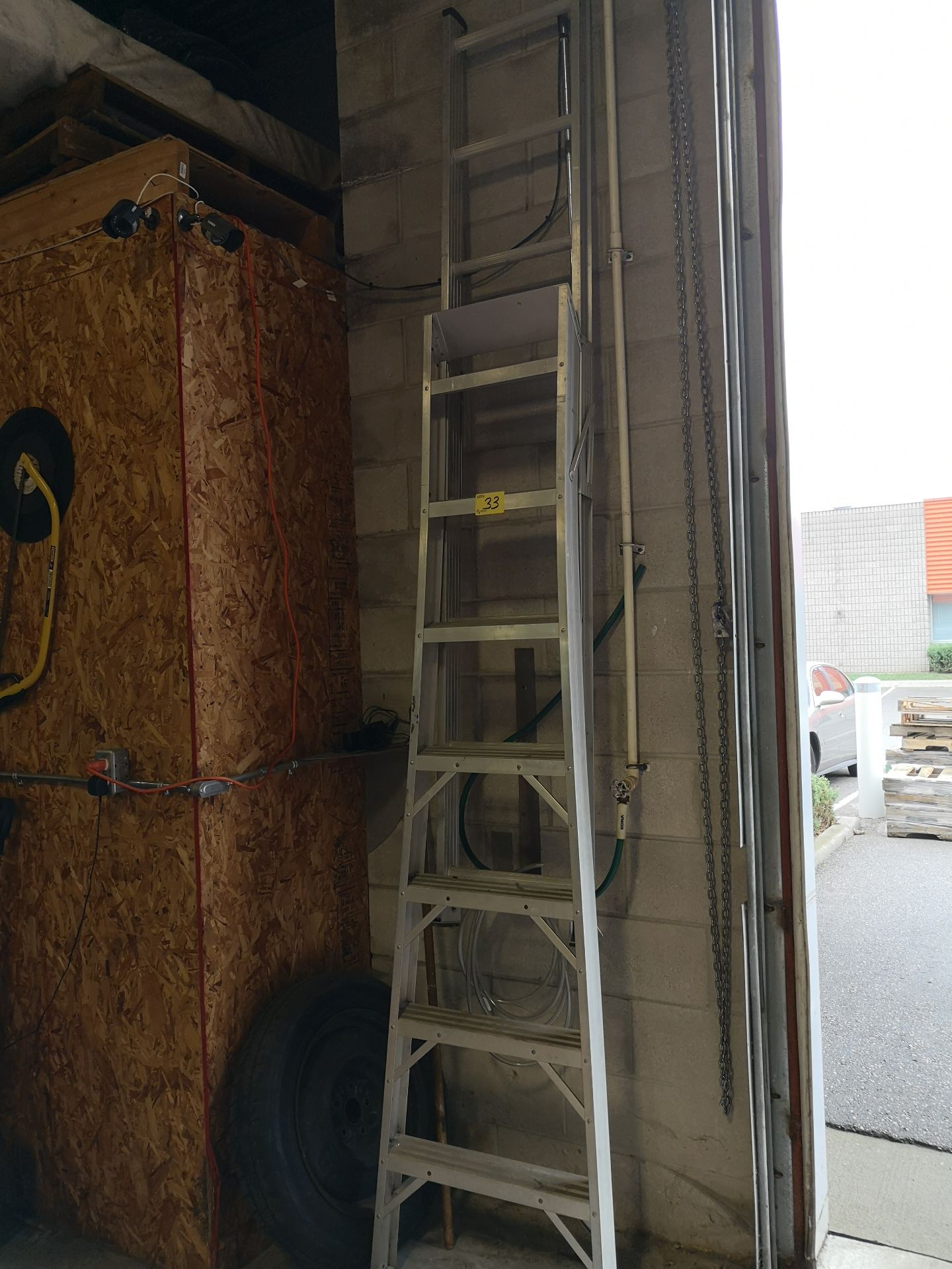 ALUMINUM 12' LADDER