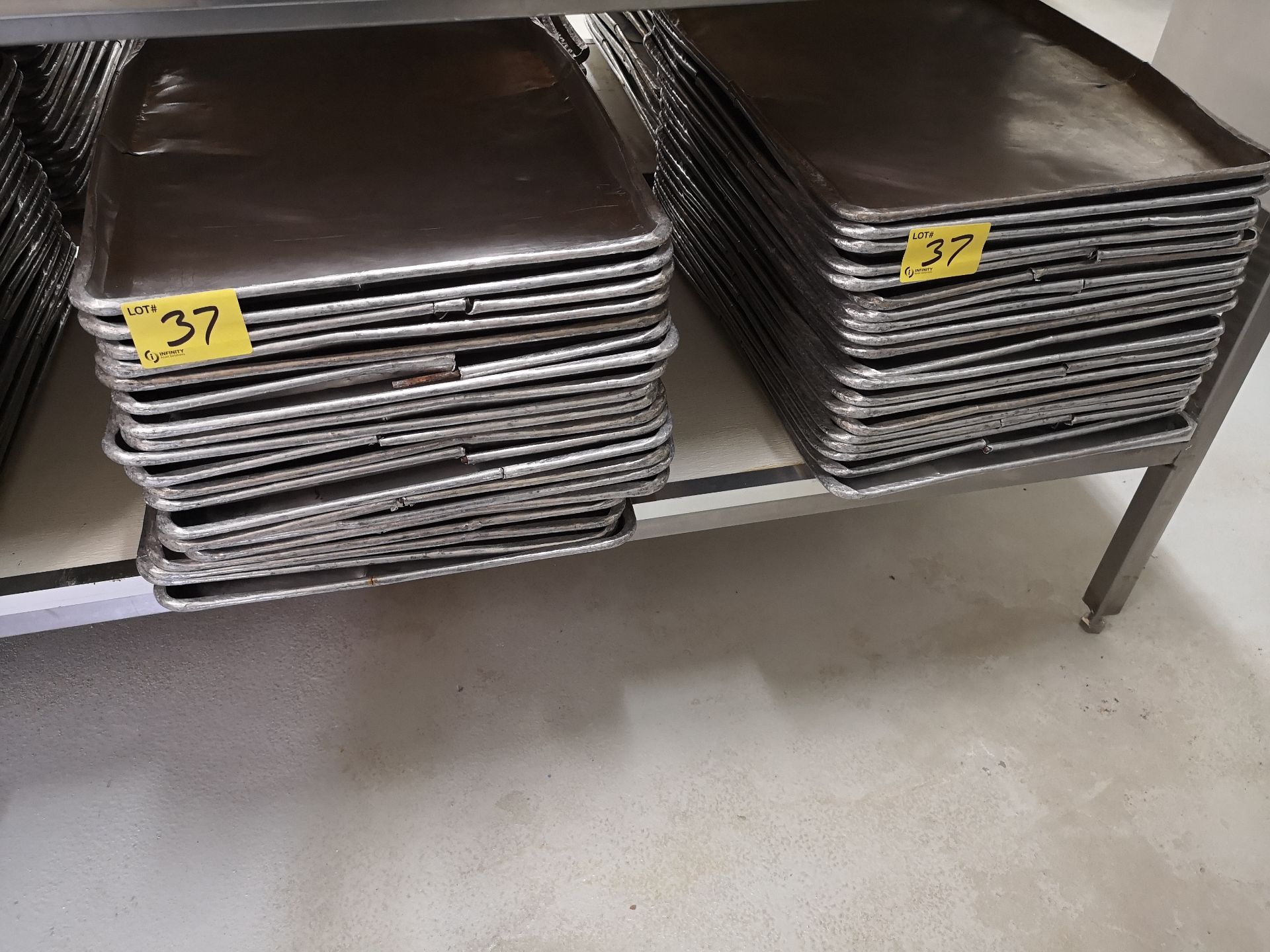 LOT (40) ALUMINUM BAKER'S TRAYS