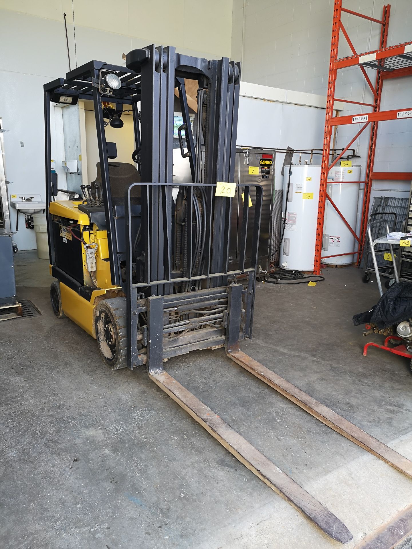 YALE ERC050GHN48TE084 36V 3,700LB ELECTRIC FORKLIFT, 3-STAGE MAST, 194.9" MAX LIFT W/ CHARGER,