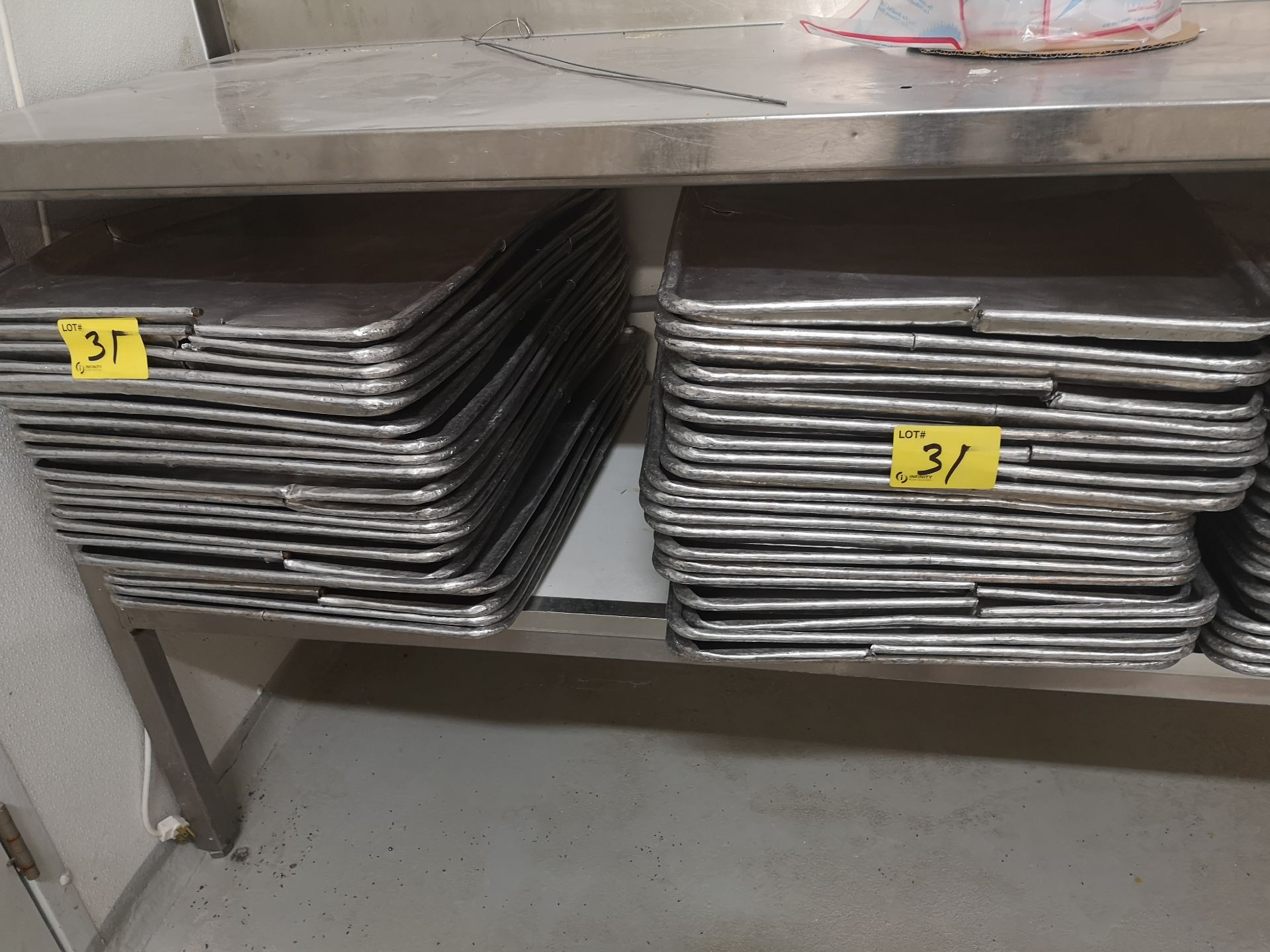 LOT (40) ALUMINUM BAKER'S TRAYS