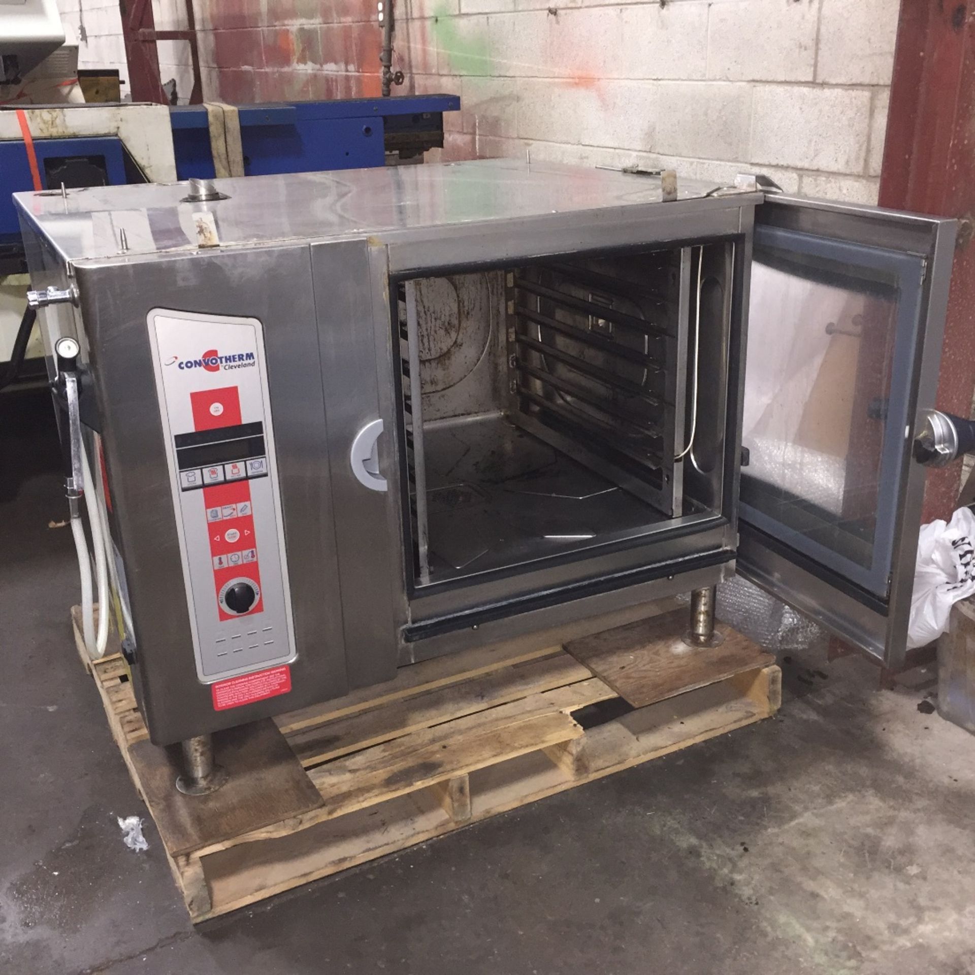 CLEVELAND MODEL OES-6.20 COMBINATION CONVECTION OVEN/STEAMER W/ SIMPLE TO OPERATE PROGRAMMABLE - Image 4 of 6