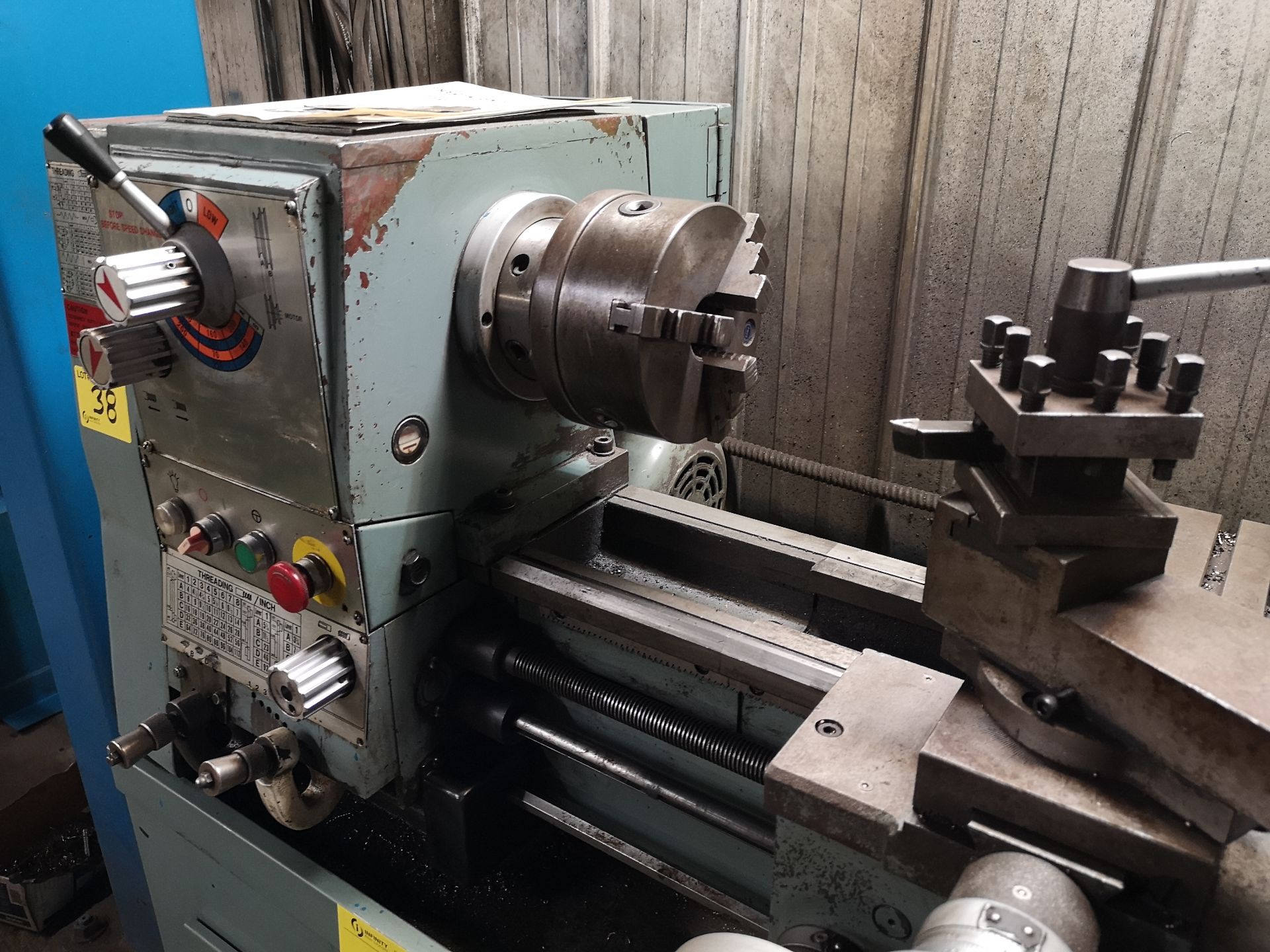 KING KC-1440 LATHE, 14" X 40", 6" 3 JAW CHUCK, 1.5" BORE, TAILSTOCK, STEADY REST, SINGLE PHASE, SN: - Image 5 of 11