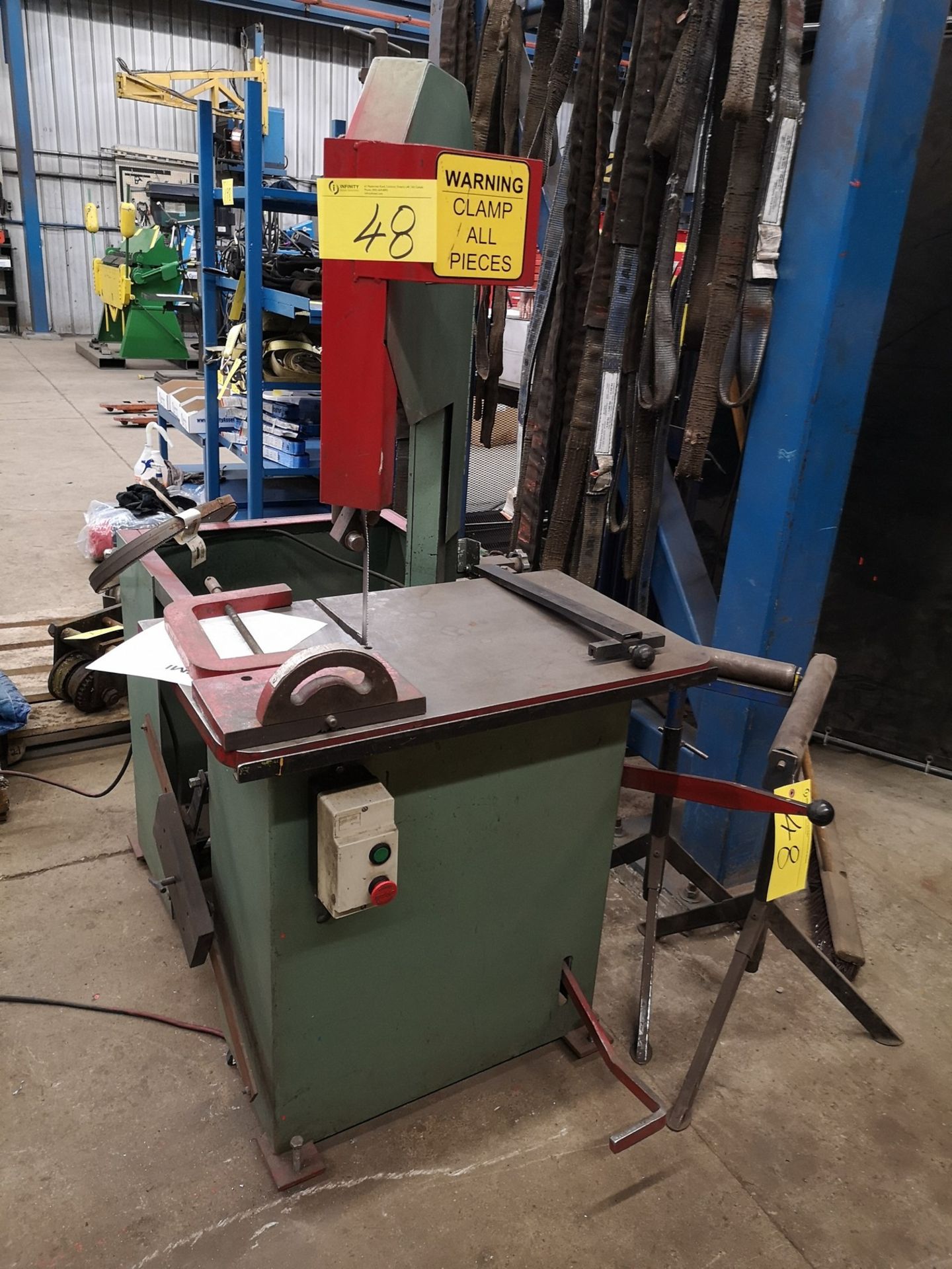 E-R MAIER KM1012 VERTICAL BANDSAW, SN:126504, W/PAIR OF ROLLER TRI STANDS