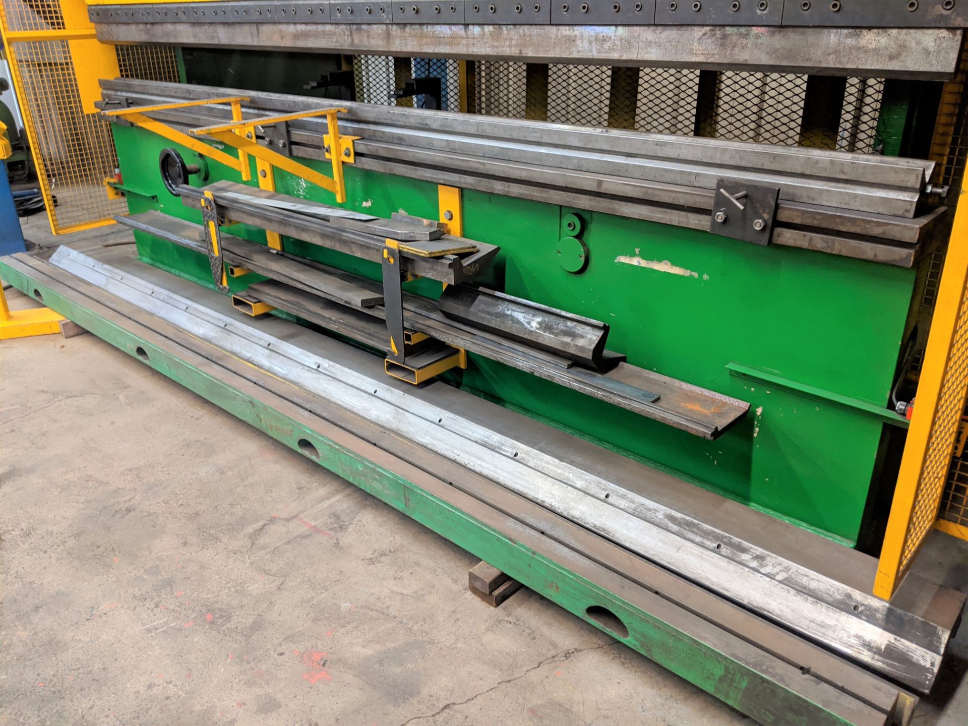 BAYKAL PRECI-BEND HYDRAULIC PRESS BRAKE, MOTORIZED BACK GAGE, 12' X 200 TON CAP., SN:3545 - Image 4 of 15