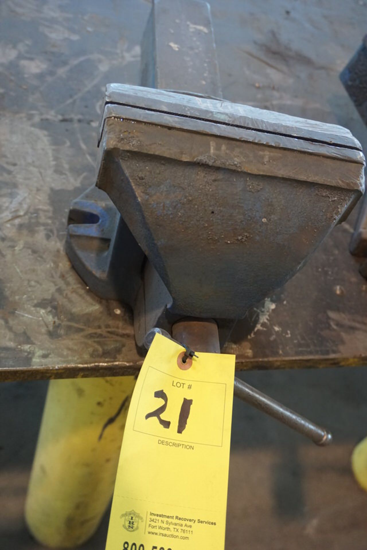 IRWIN 8" BENCH VISE