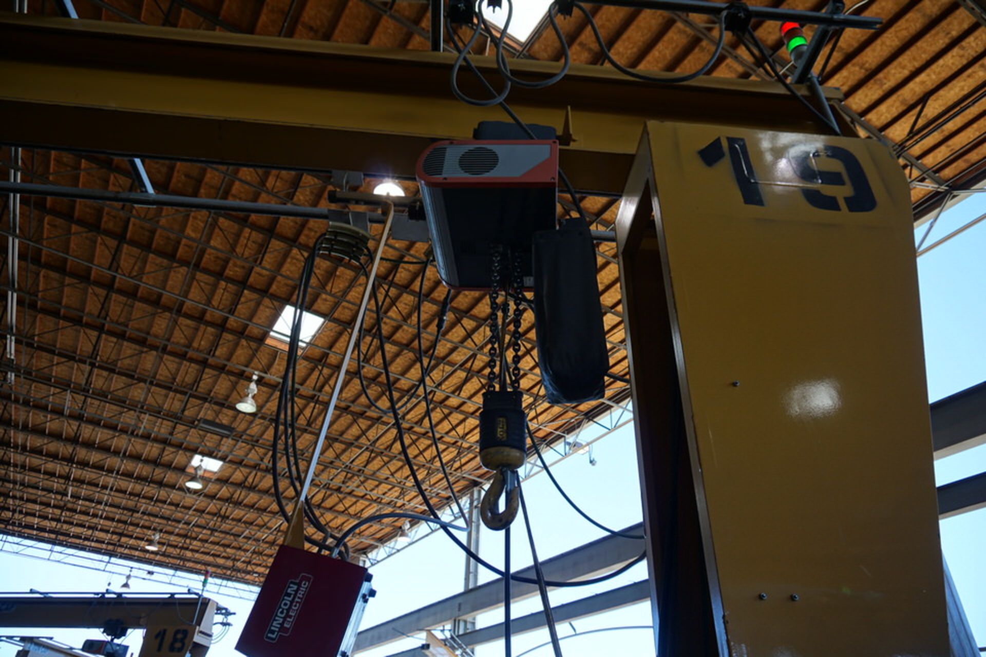 LINCOLN ELEC INVERTEC V350 PRO WIRE WELDER W/ LF74 WIRE FEEDER, KONE 2 TON CAP JIB CRANE & HOIST - Image 2 of 7