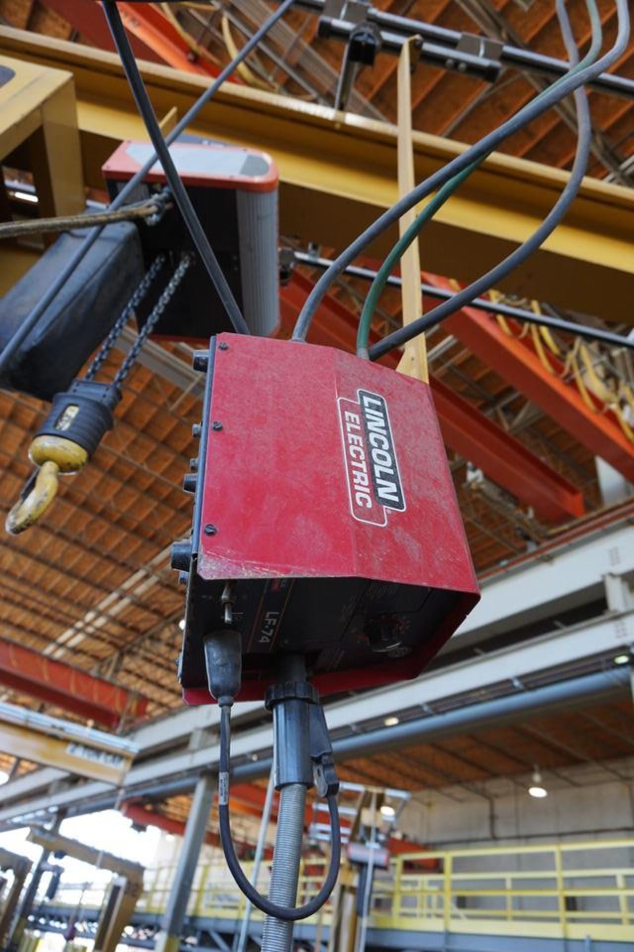 LINCOLN ELEC INVERTEC V350 PRO WIRE WELDER W/ LF74 WIRE FEEDER, KONE 2 TON CAP JIB CRANE & HOIST - Image 4 of 7