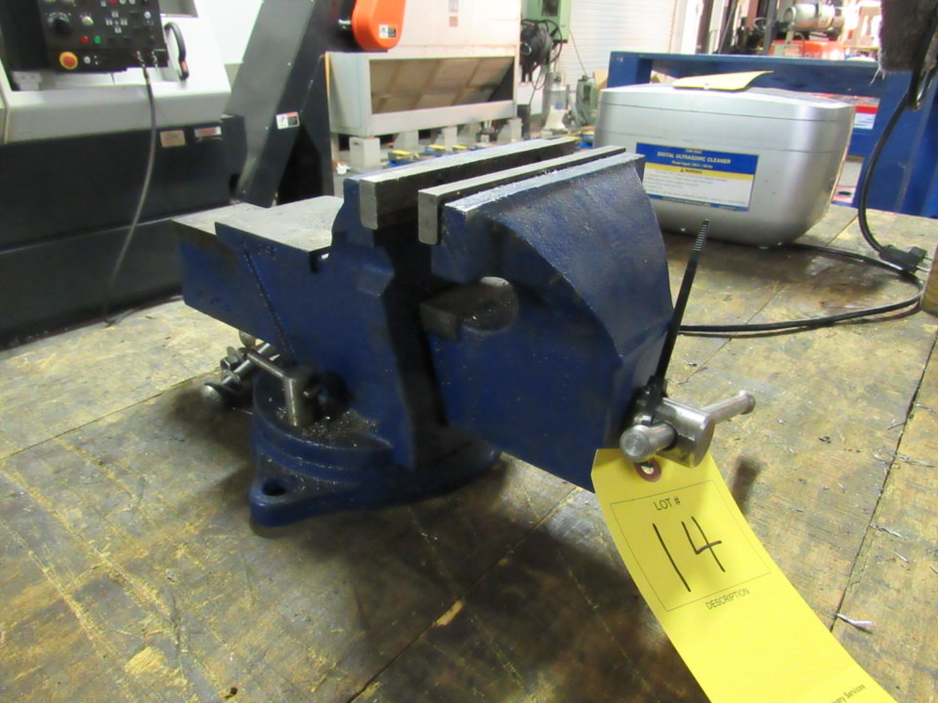 Irwin Model X298 Bench Vise, 6" opening, 6" jaw width, swivel, bench mount - Image 2 of 2