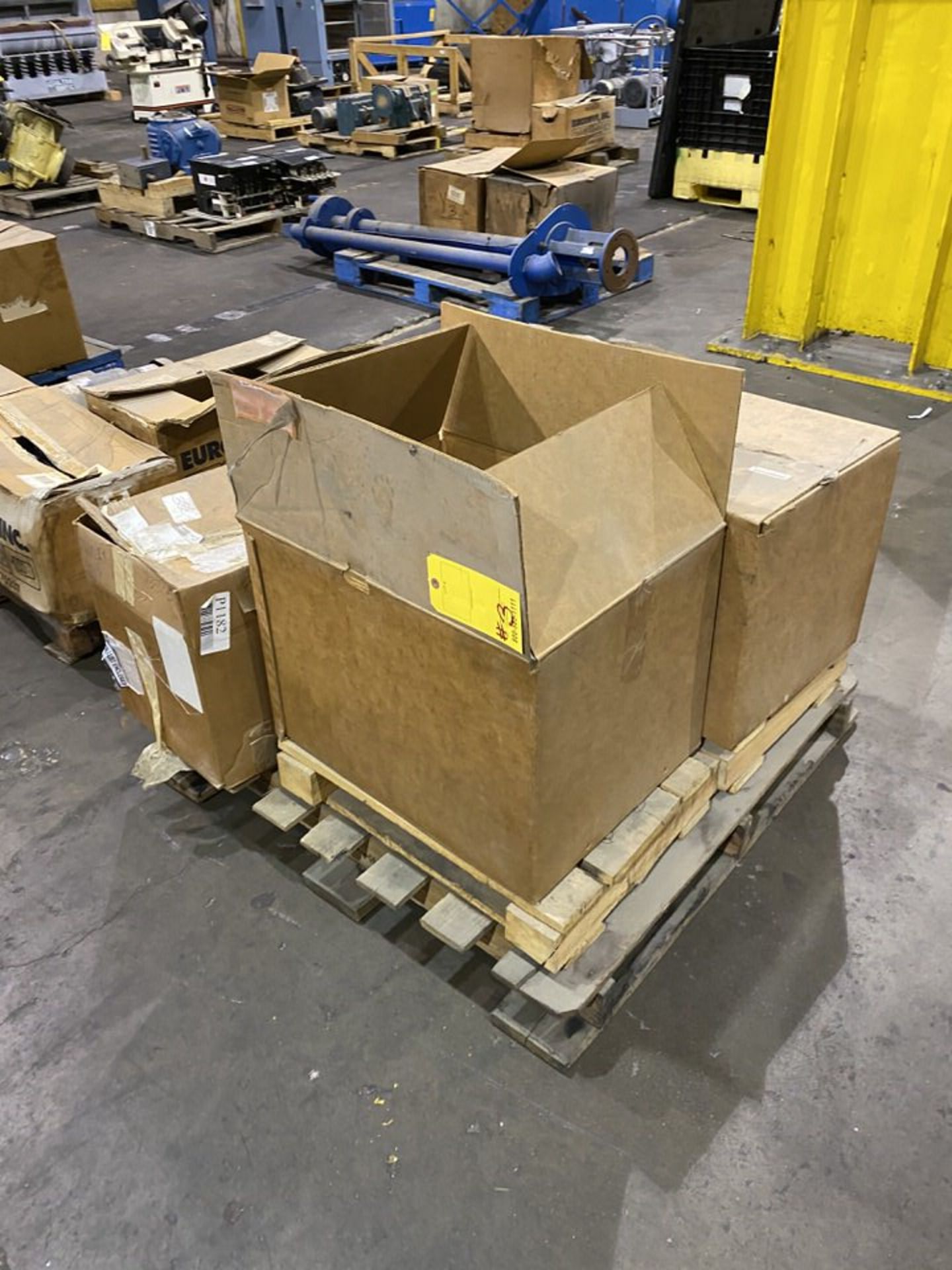 New Unused in Box Dodge Gear Drive w/ Valve Assembly on Pallet w/ contents (LOCATION: 1400 - Image 5 of 6