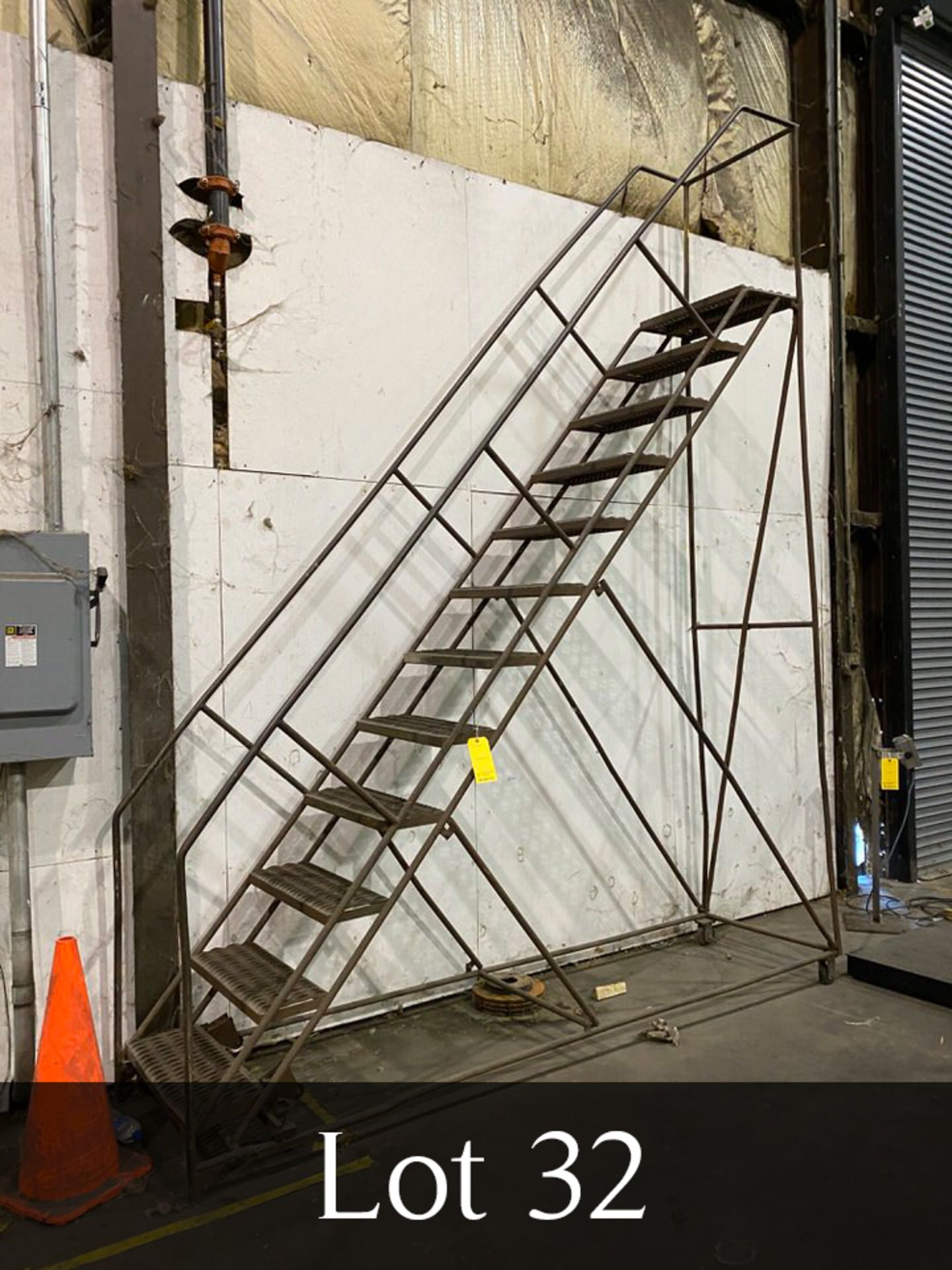 Portable 12 Step Ladder (LOCATION: 1400 WESTPARK WAY, EULESS TX 75856)