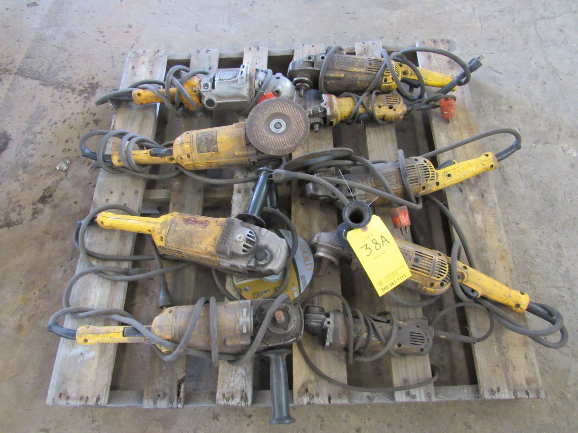 Pallet: Asst. Dewalt Electric Grinders for repair or parts - Image 2 of 2