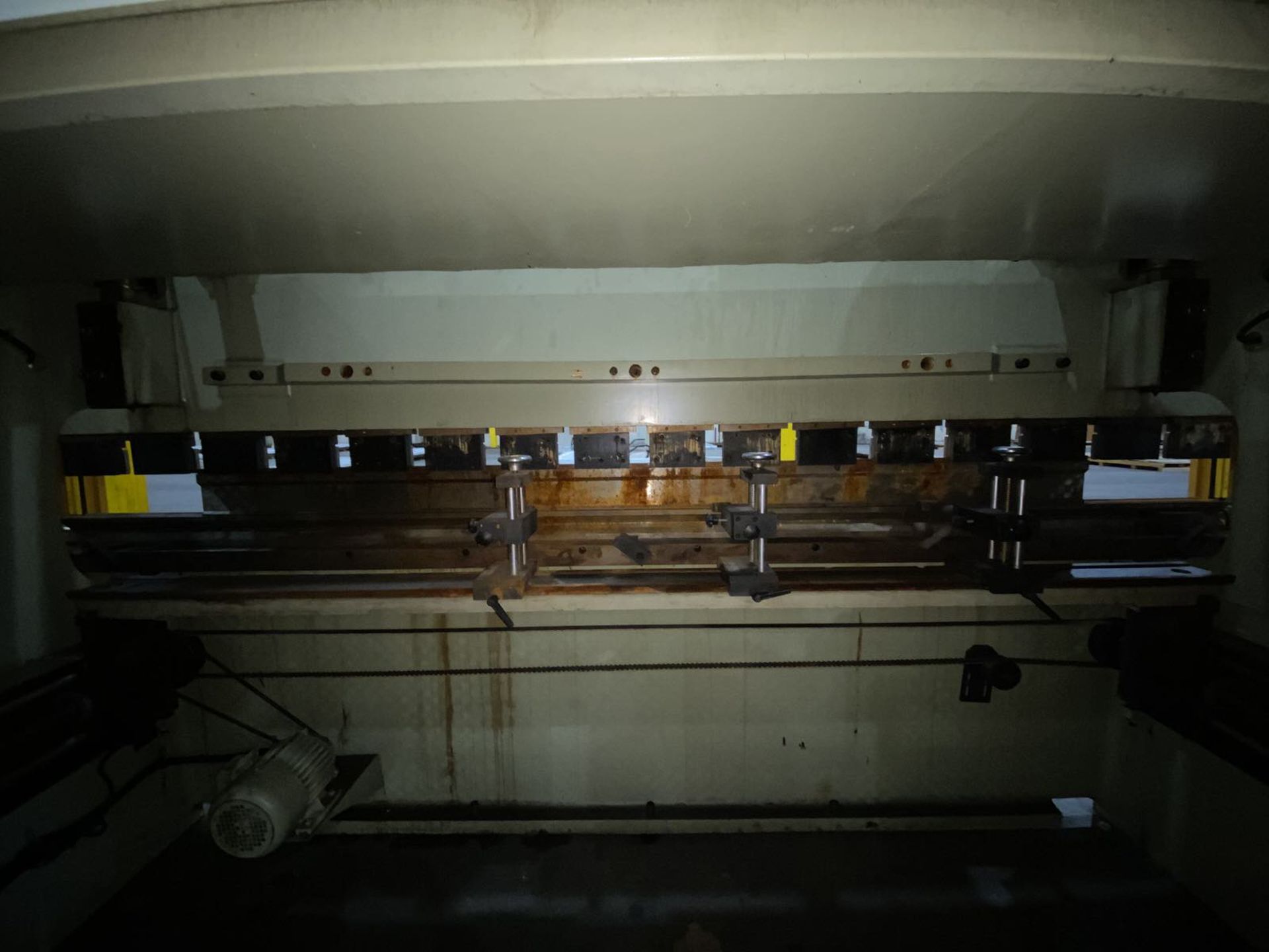 U.S. Industrial 88 Ton X 10' Hydraulic Press Brake Model: USHB88-10 w/ Dies - Image 4 of 8