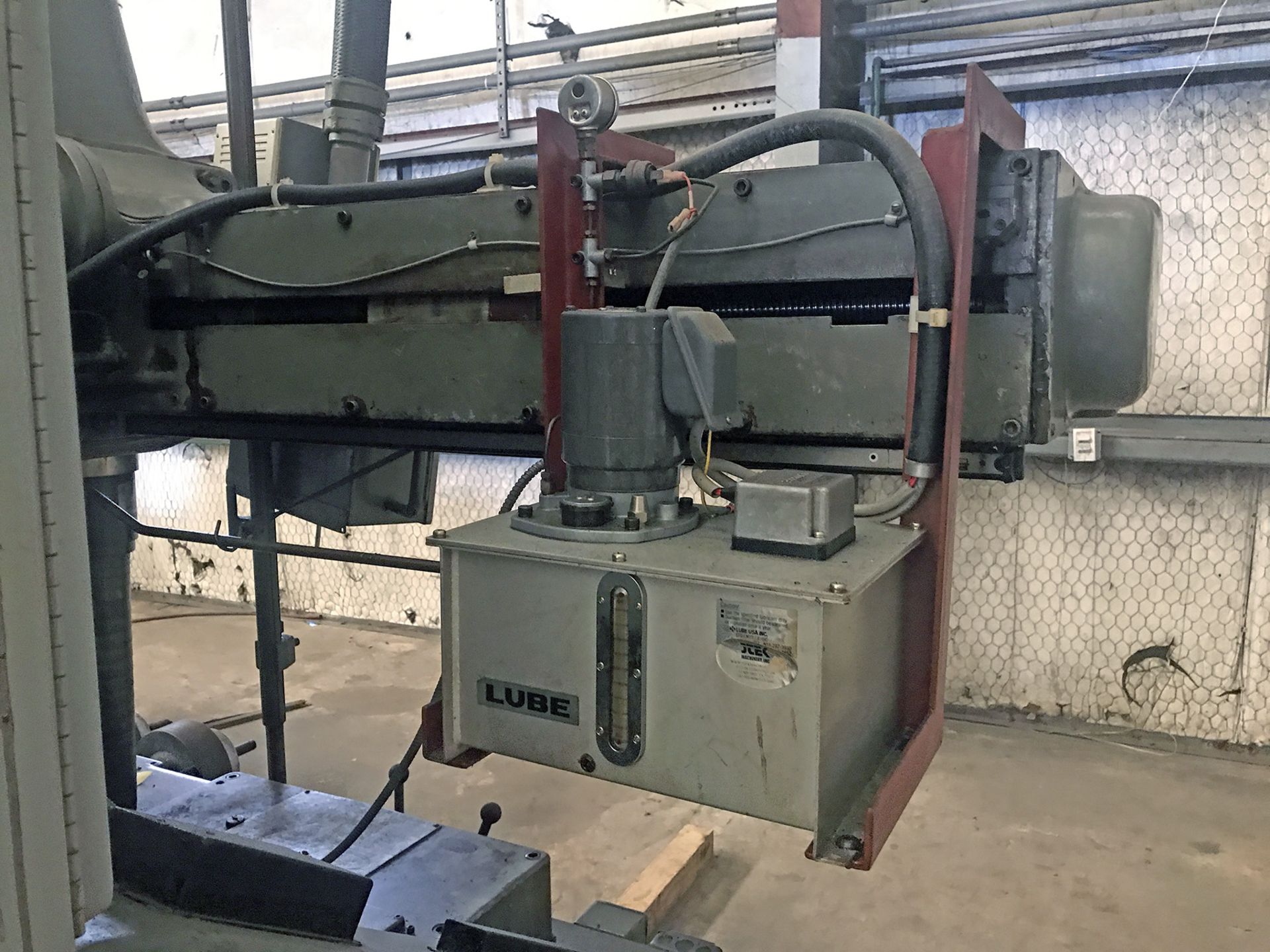 4" LUCAS TABLE TYPE HORIZONTAL BORING MILL - Image 6 of 9