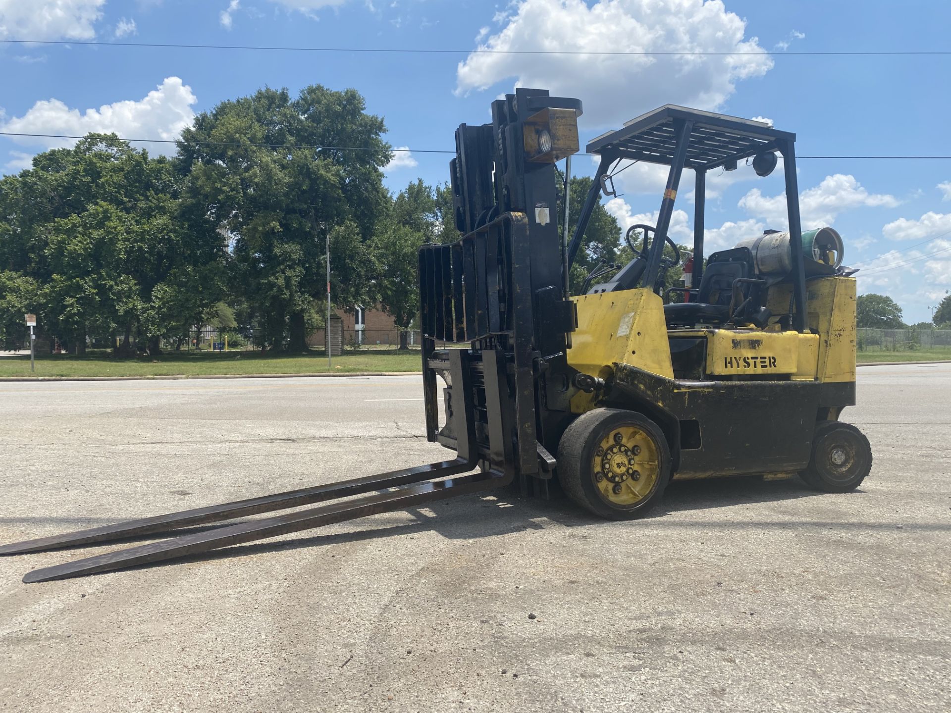 8,000 LB. HYSTER MODEL S80XLBCS FORKLIFT WITH TRIPLE STAGE MAST - Image 2 of 3