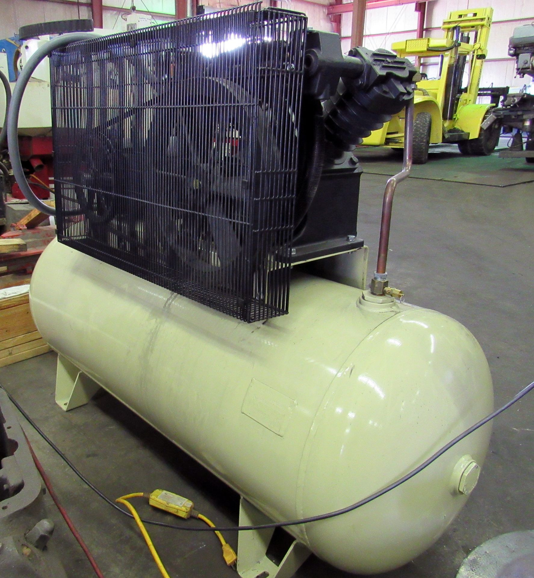 INGERSOLL RAND MODEL 2545 TANK MOUNTED AIR COMPRESSOR - Image 4 of 7