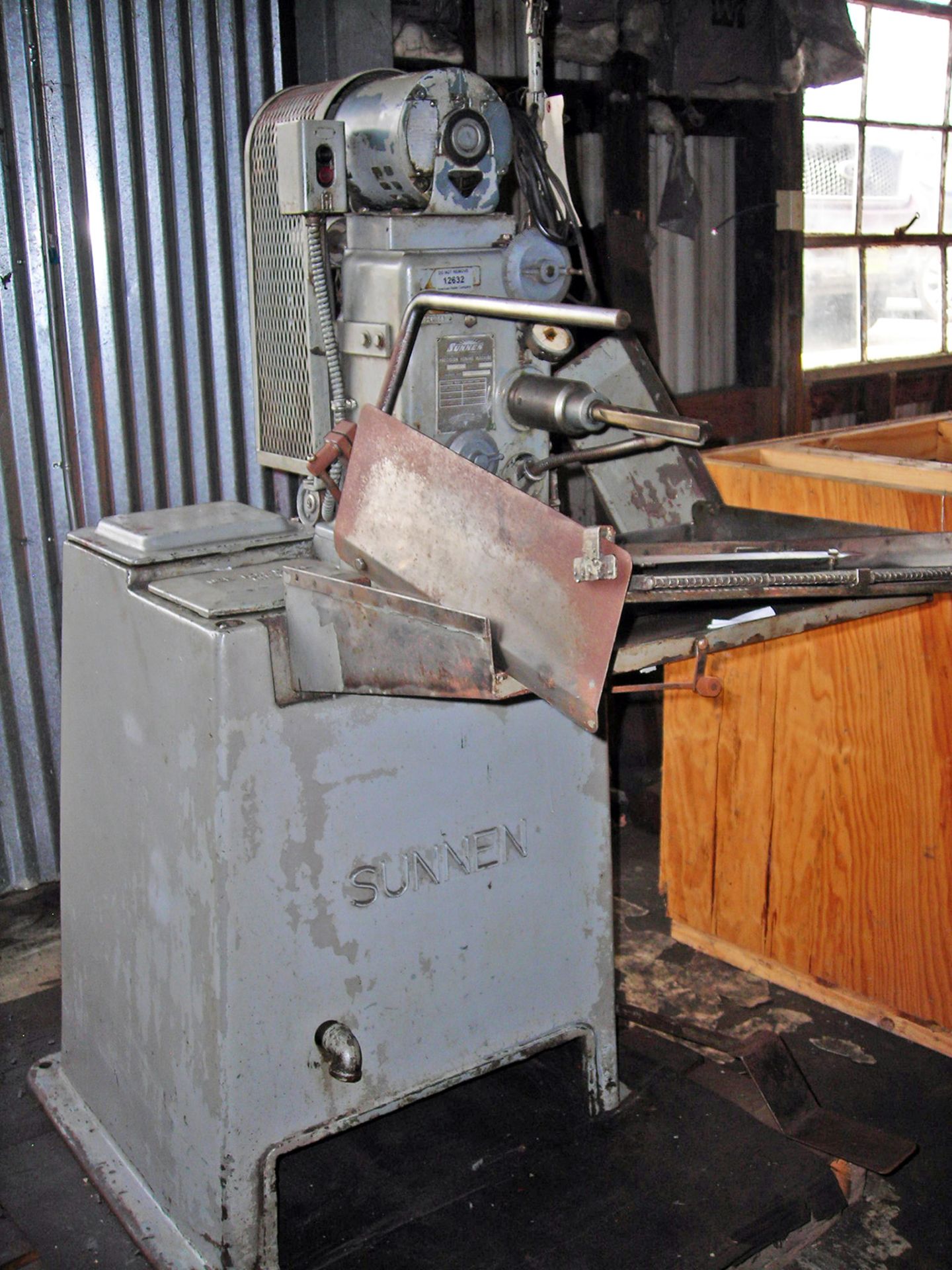 SUNNEN MODEL MBB-1290D HORIZONTAL PRECISION HONING MACHINE