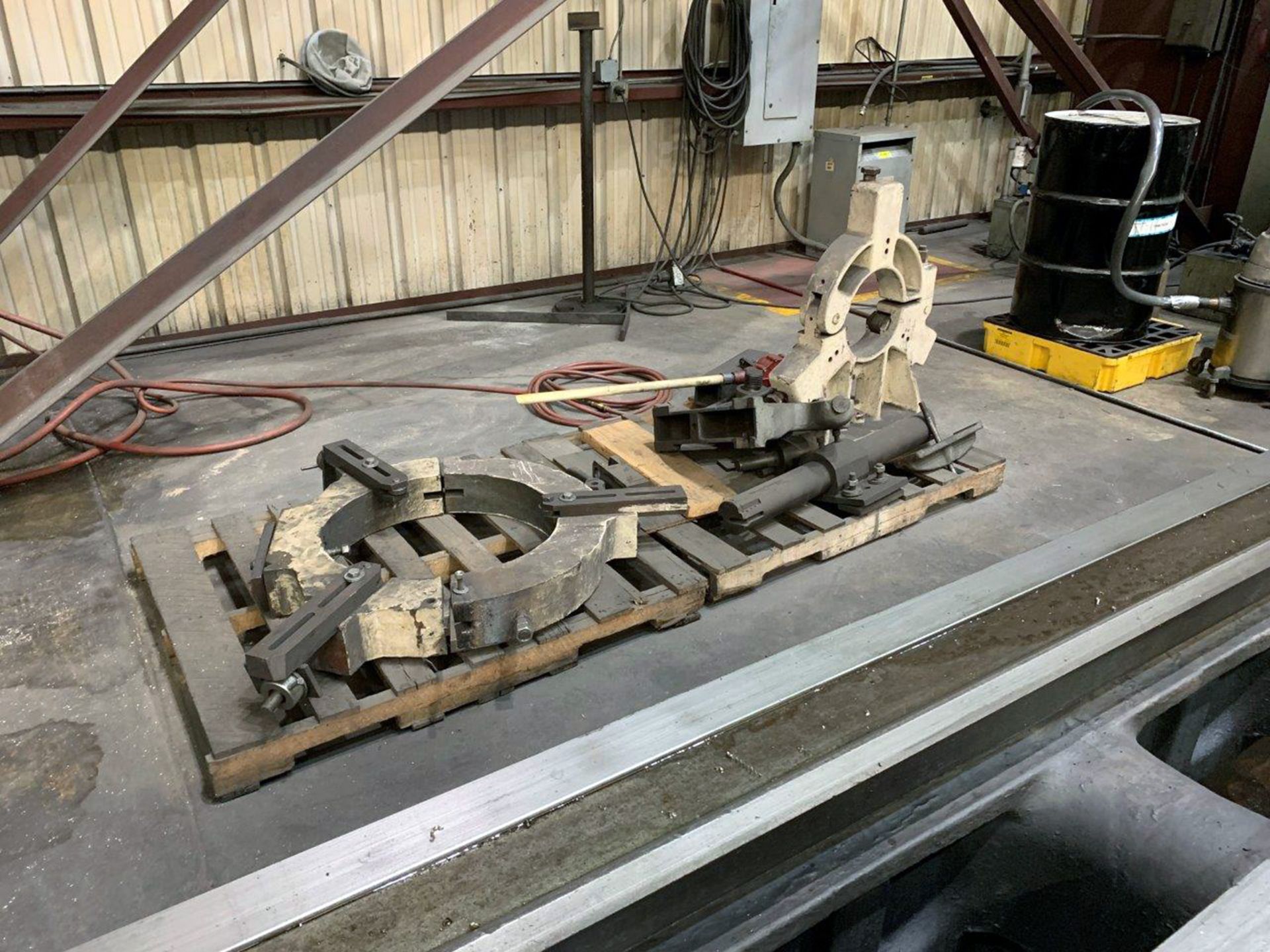 32" X 340" LEBLOND MODEL 3220 HEAVY DUTY ENGINE LATHE - Image 11 of 12