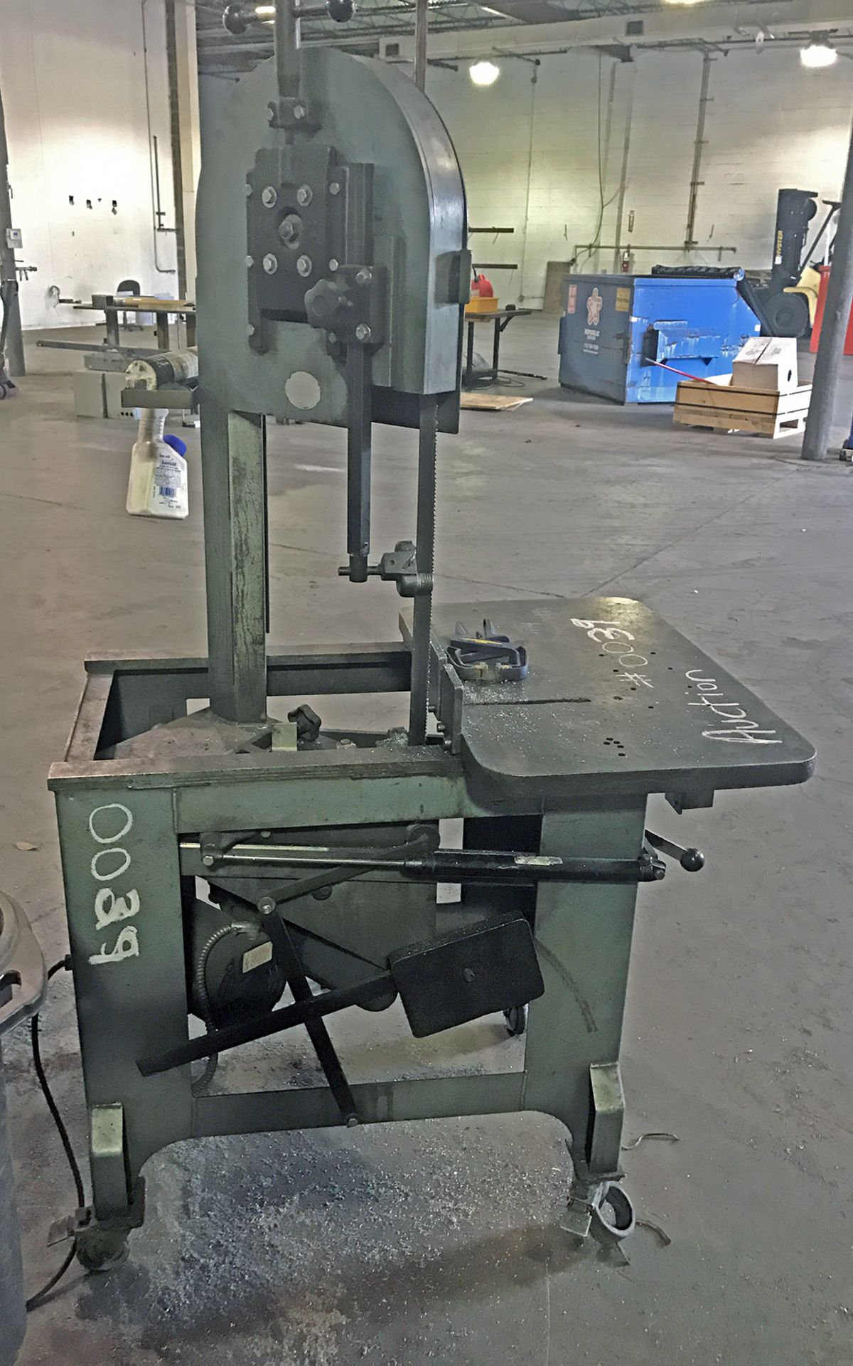 ROLL-IN MODEL EF1459 VERTICAL BANDSAW