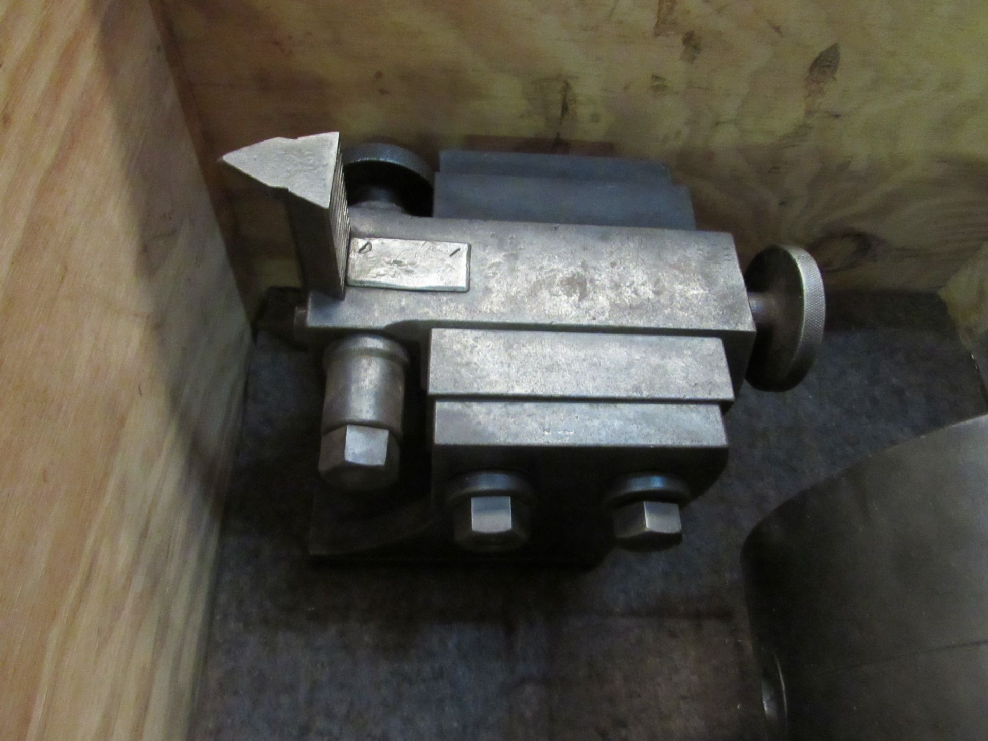 Cincinnati Hydraulic Chuck (in crate) with tailstock - Image 3 of 4