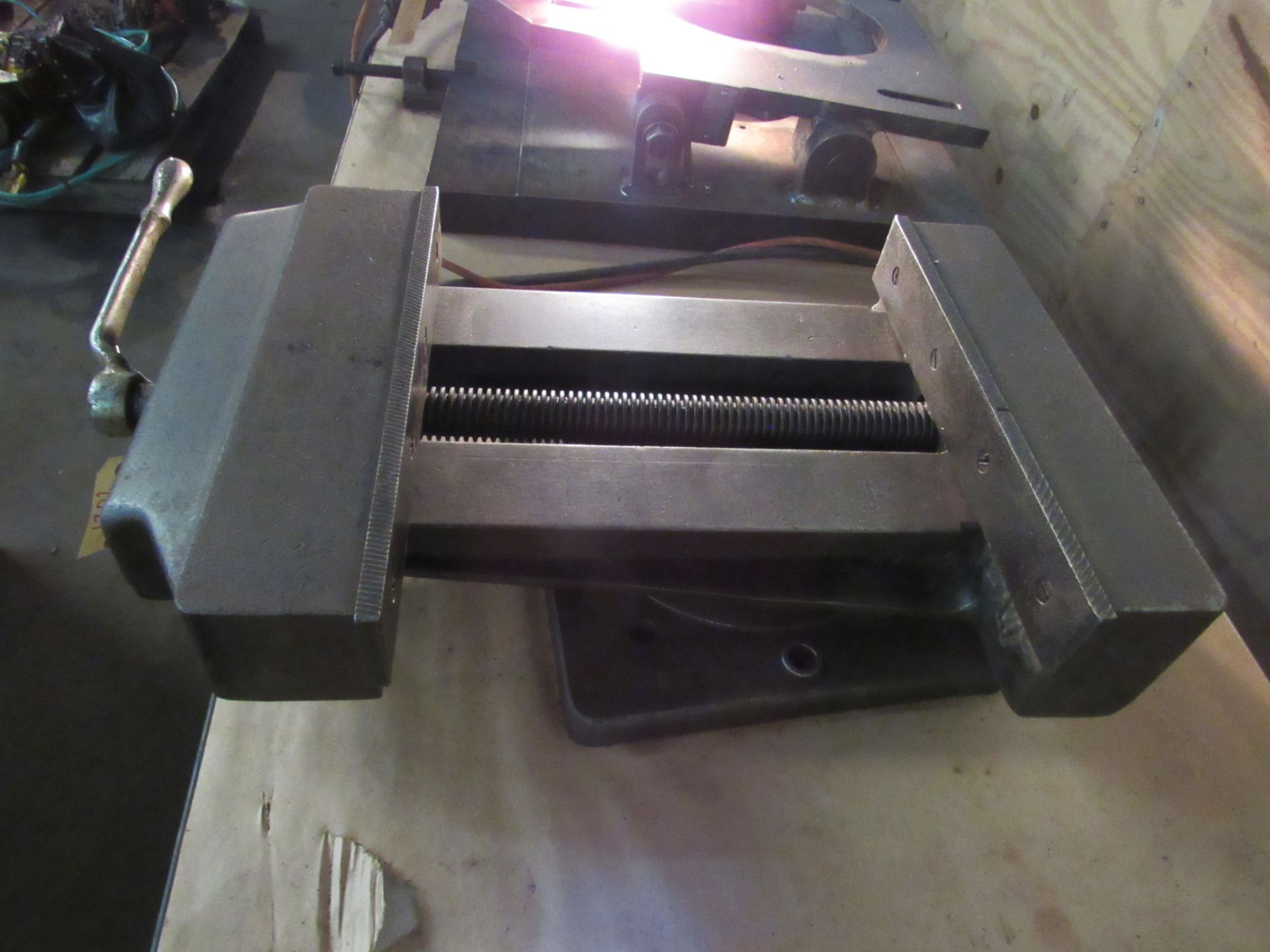 Heavy Duty Vise, rotary base, 14" opening, 15" wide - Image 6 of 6