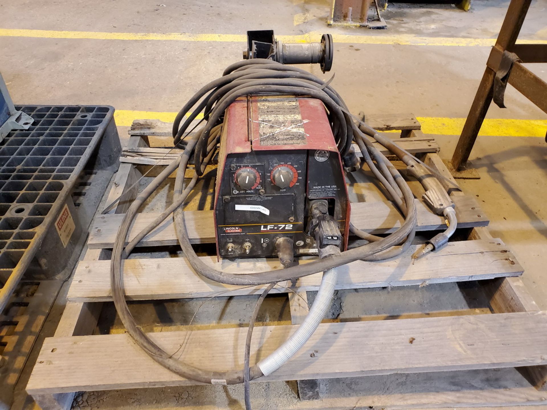 Lincoln Electric Idealarc DC 400 Multiprocessing Welder W/ Lincoln Ele LF-72 Feeder - Image 8 of 10