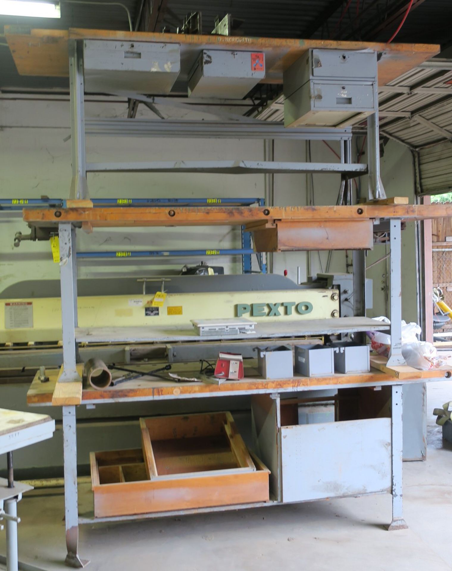 Wood Work Bench With Bench Vise