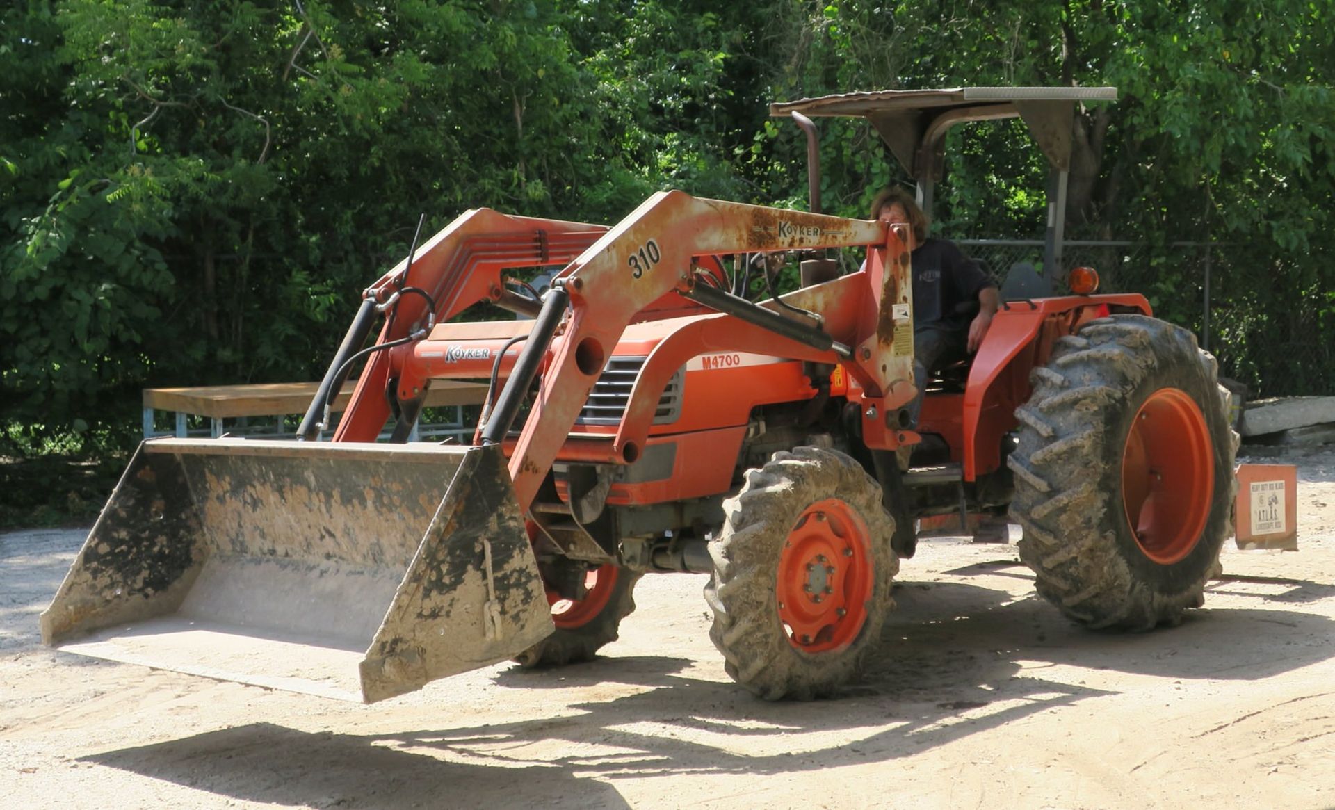 1997 Kubota M4700 Tractor Koyker Front End Loader Atlas Box Blade