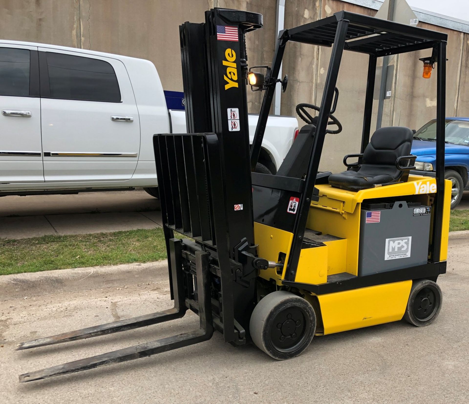 Yale 36V Sideshift Electric Forklift 3500 Lb Cap. 189 In Lift (ERC040AGN36TE082)