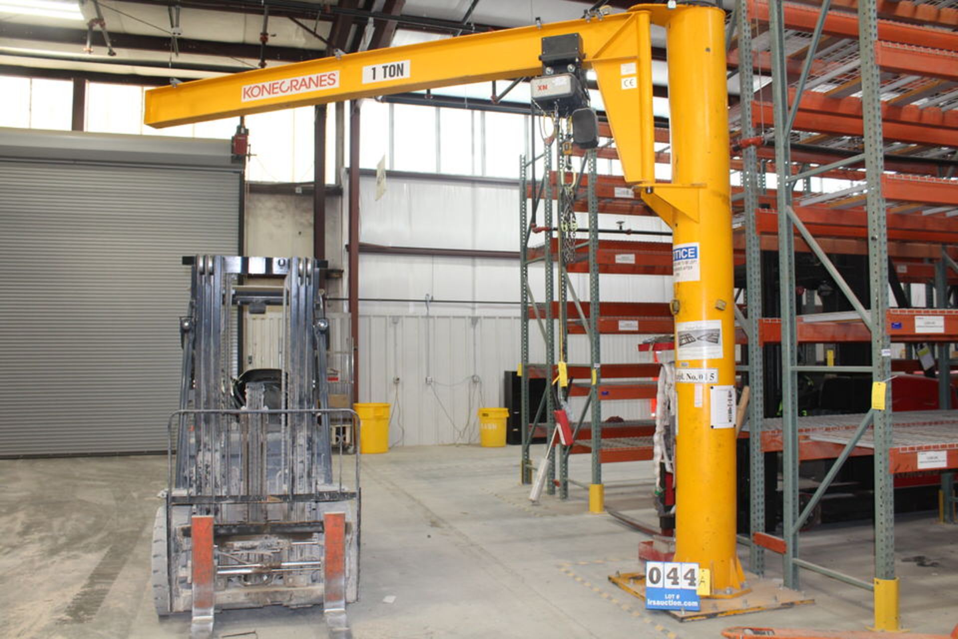 KONE CRANE 1 TON FREE STANDING JIB CRANE, 12'H, 16' REACH, 16" COLLUMN W/ KONECRANE 1 TON HOIST