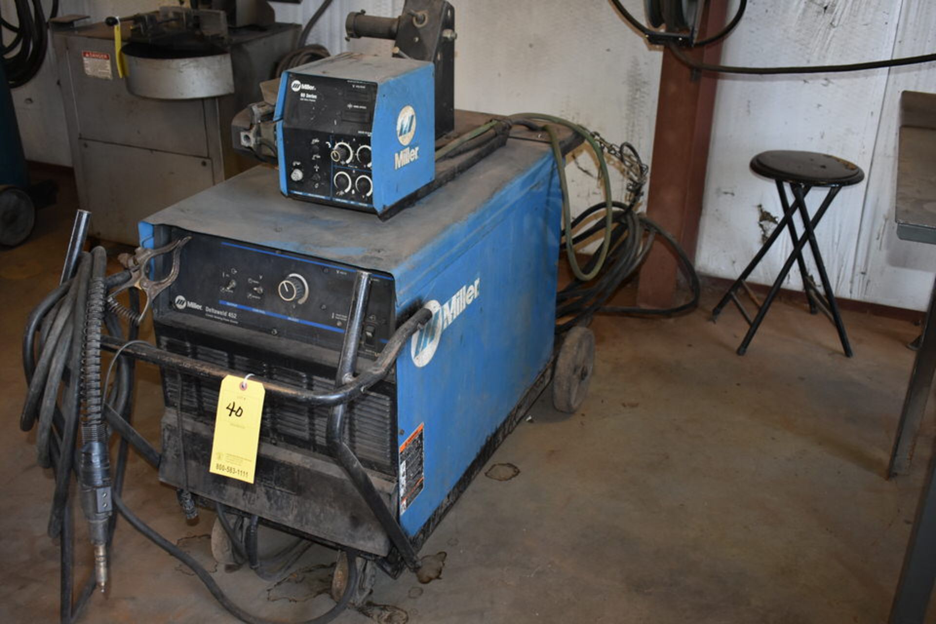 MILLER DELTA WELD 452 WIRE WELDER W/ MILLER 60 SERIES WIRE FEEDER