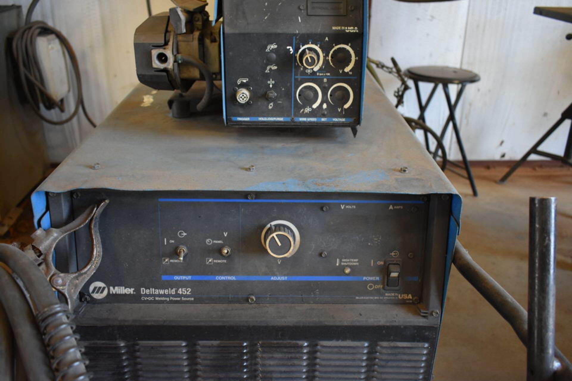 MILLER DELTA WELD 452 WIRE WELDER W/ MILLER 60 SERIES WIRE FEEDER - Image 2 of 2