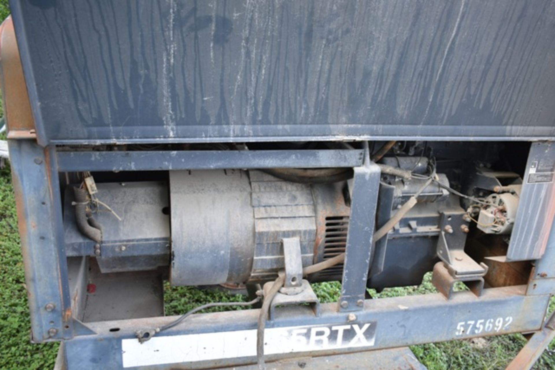 LINCOLN ELECTRIC TRAILER MOUNTED GENERATOE/ WELDER, MDL: SHIELD-ARC SA-250, DIESEL ENGINE - Image 4 of 4