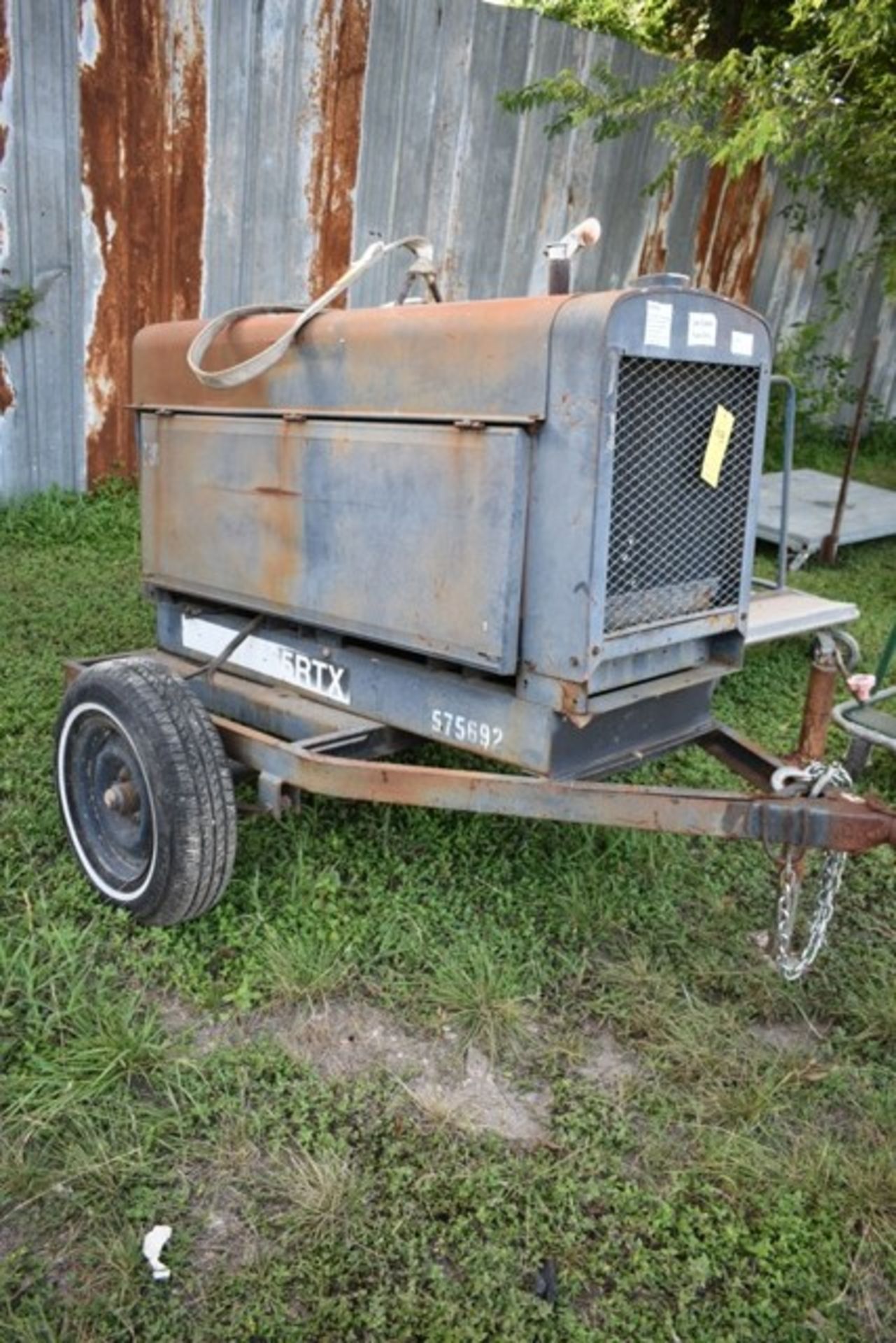 LINCOLN ELECTRIC TRAILER MOUNTED GENERATOE/ WELDER, MDL: SHIELD-ARC SA-250, DIESEL ENGINE - Image 2 of 4