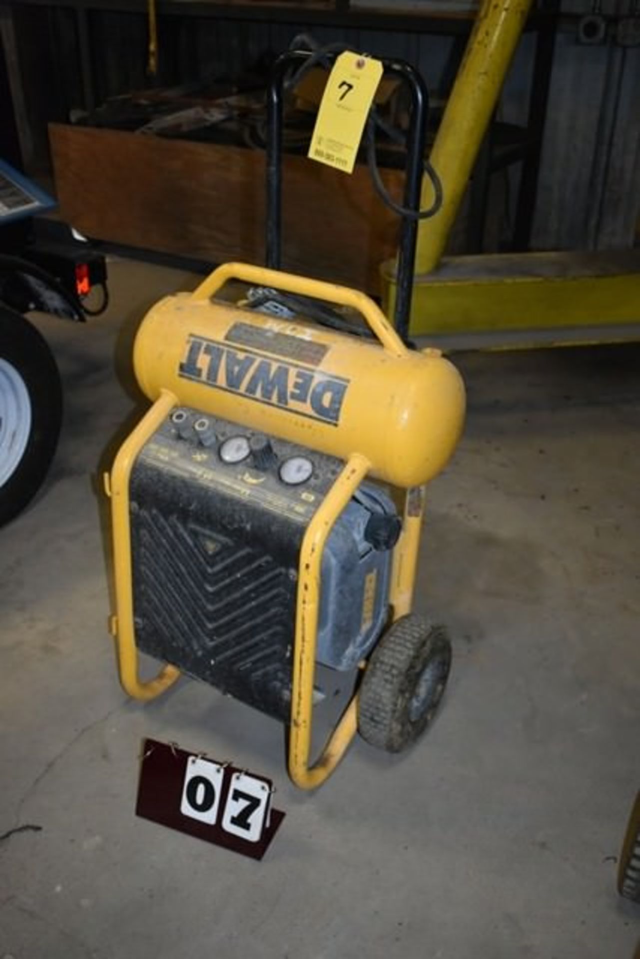 DEWALT AIR COMPRESSOR, 1.6 HP, 4.5 GAL