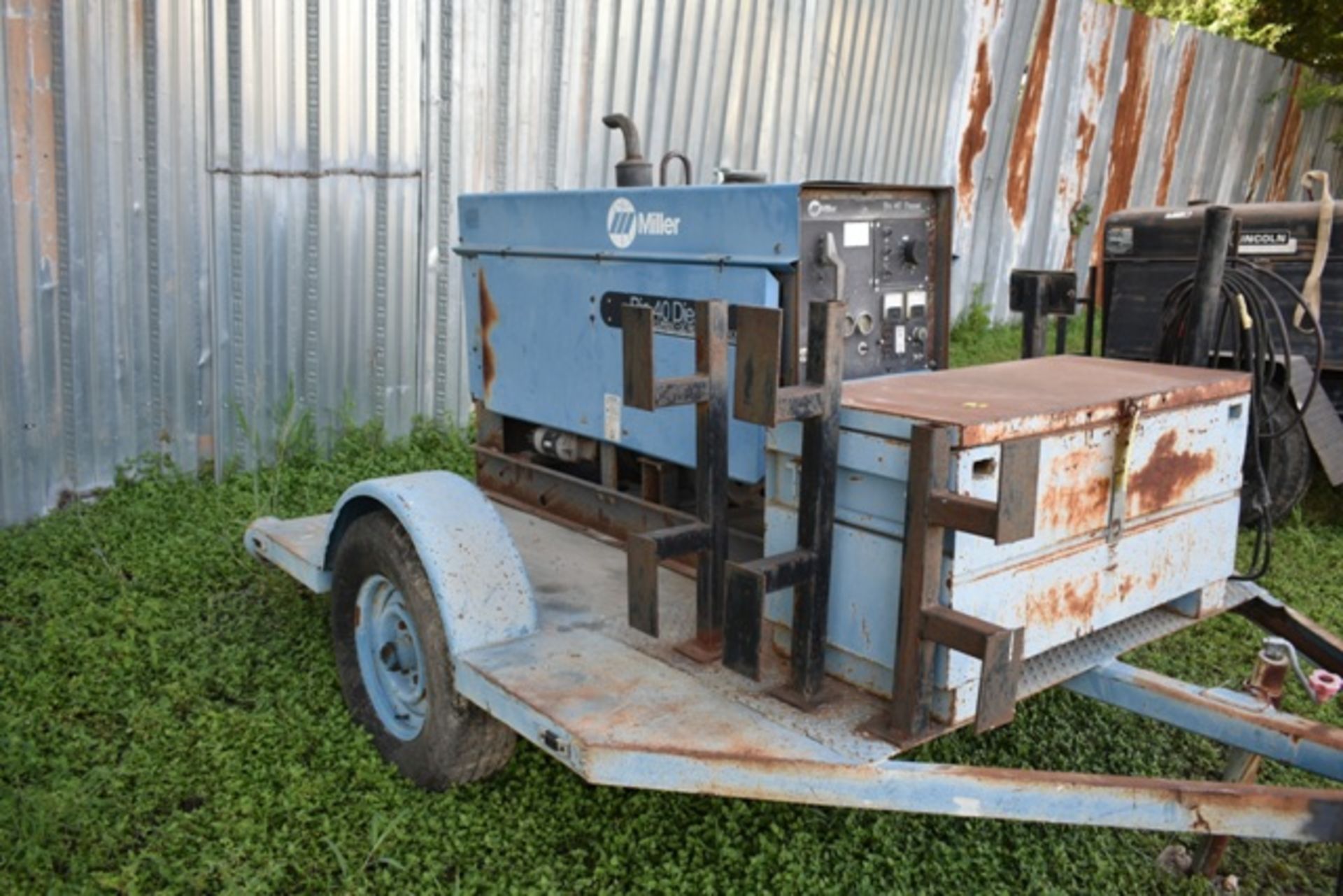 MILLER BIG 40 TRAILER MOUNTED GENERATOR/WELDER, DIESEL ENGINE - Image 5 of 5