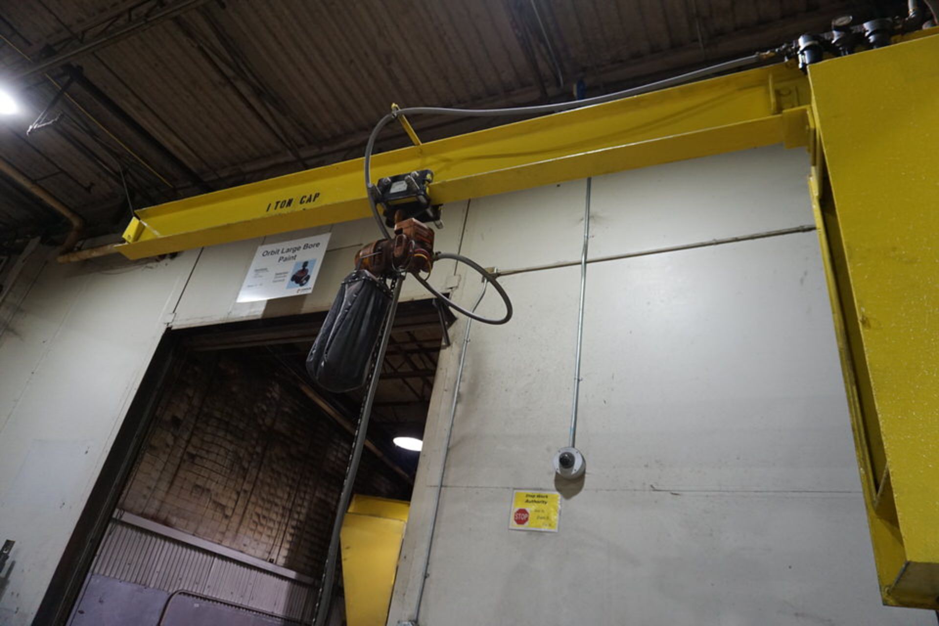 FLOOR MOUNTED JIB CRANE, COLUMN APPROX 14" X 12' X 12' ARM 2/ 1 TON AIR HOIST - Image 3 of 3