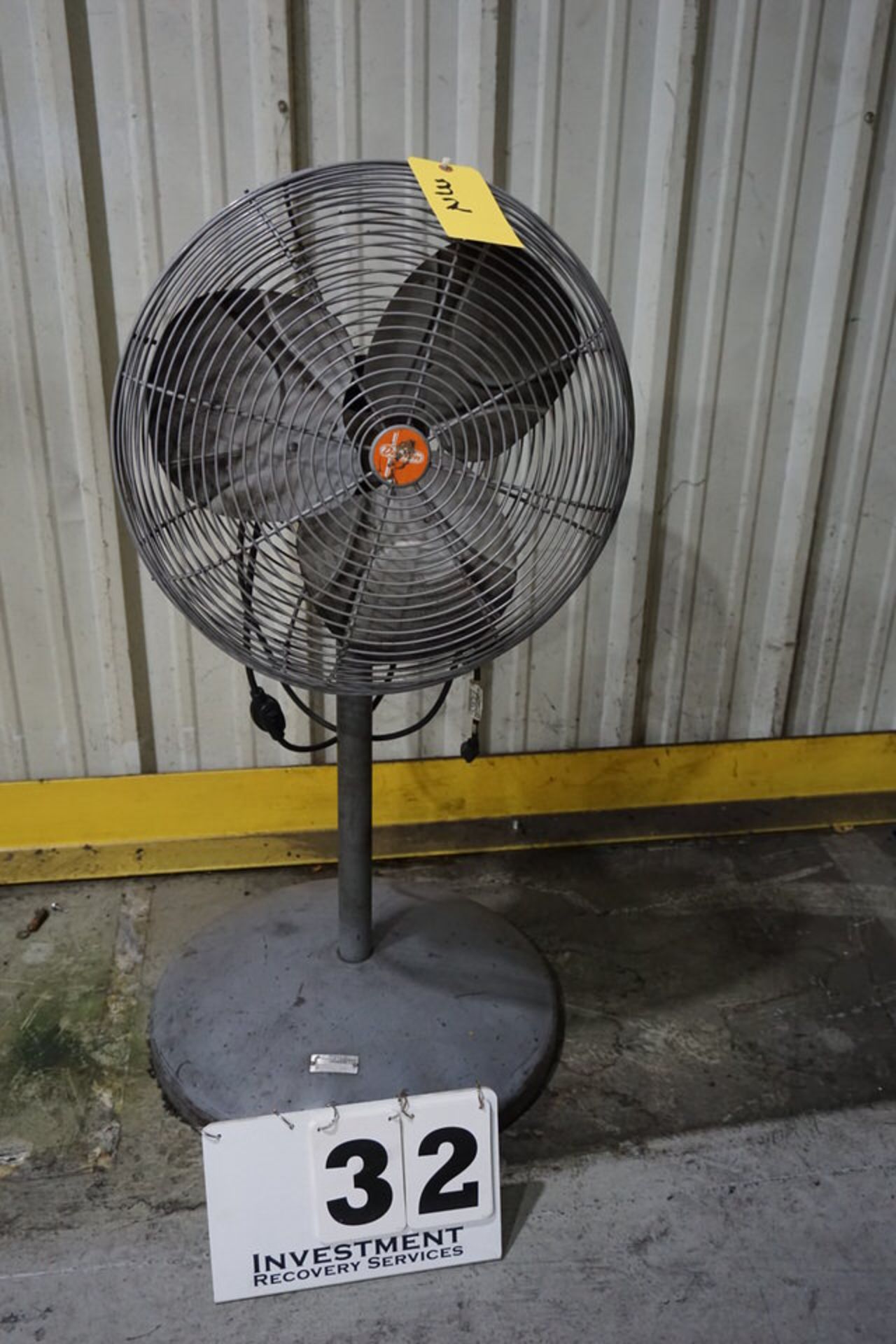 DAYTON PEDESTAL FAN 30"