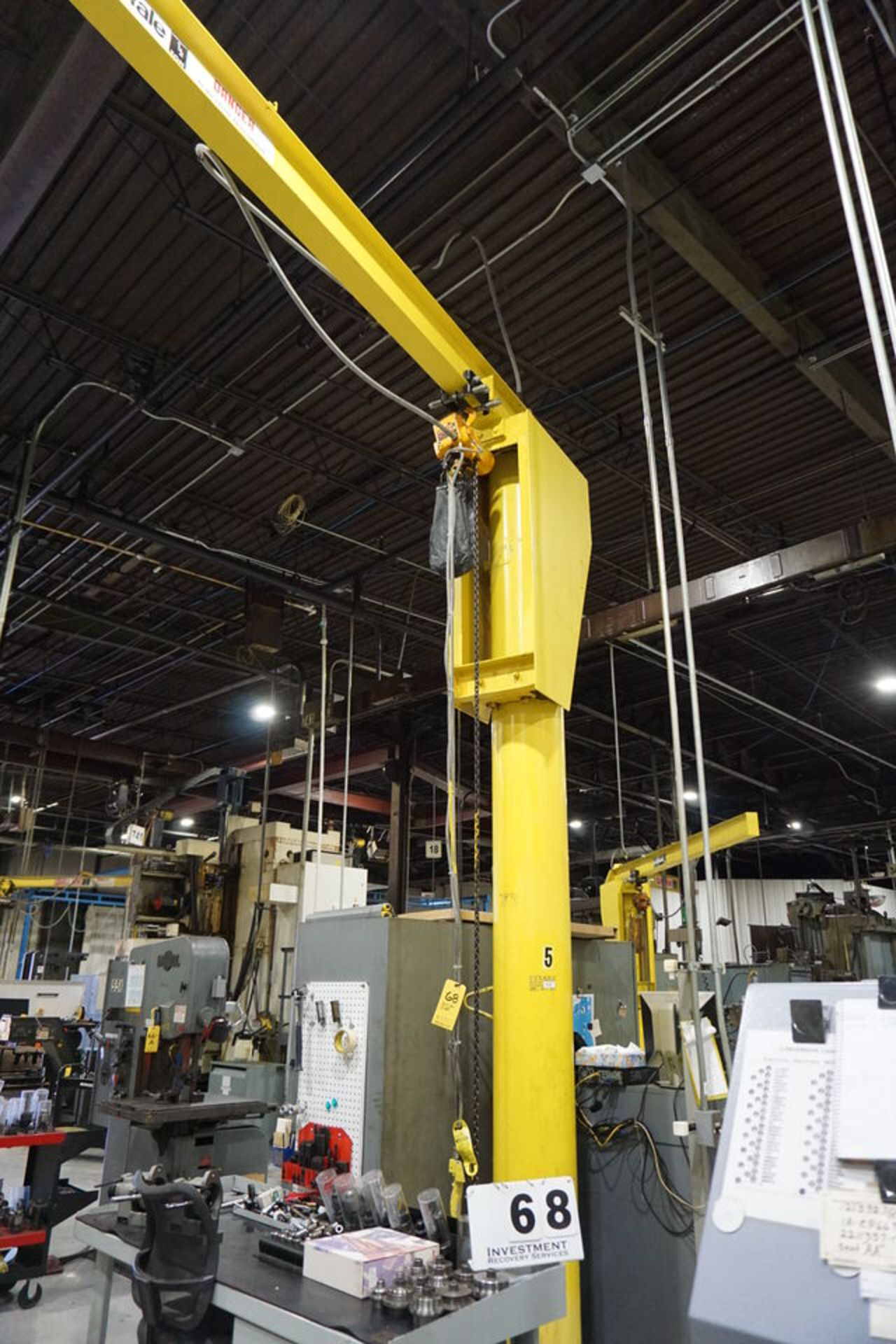 JIBE CRANE 1/2 TON APPROX 10' ARM, 15' TALL W/ 1/2 TON AIR HOIST