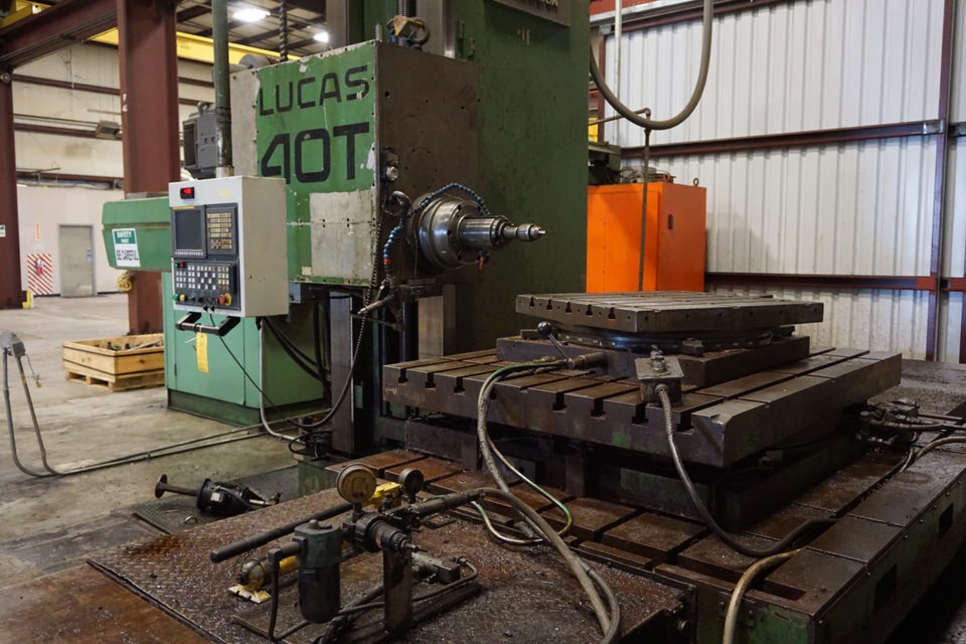 LUCAS 40T HORIZONTAL BORING MILL, W/ ROTARY TABLE - Image 4 of 5
