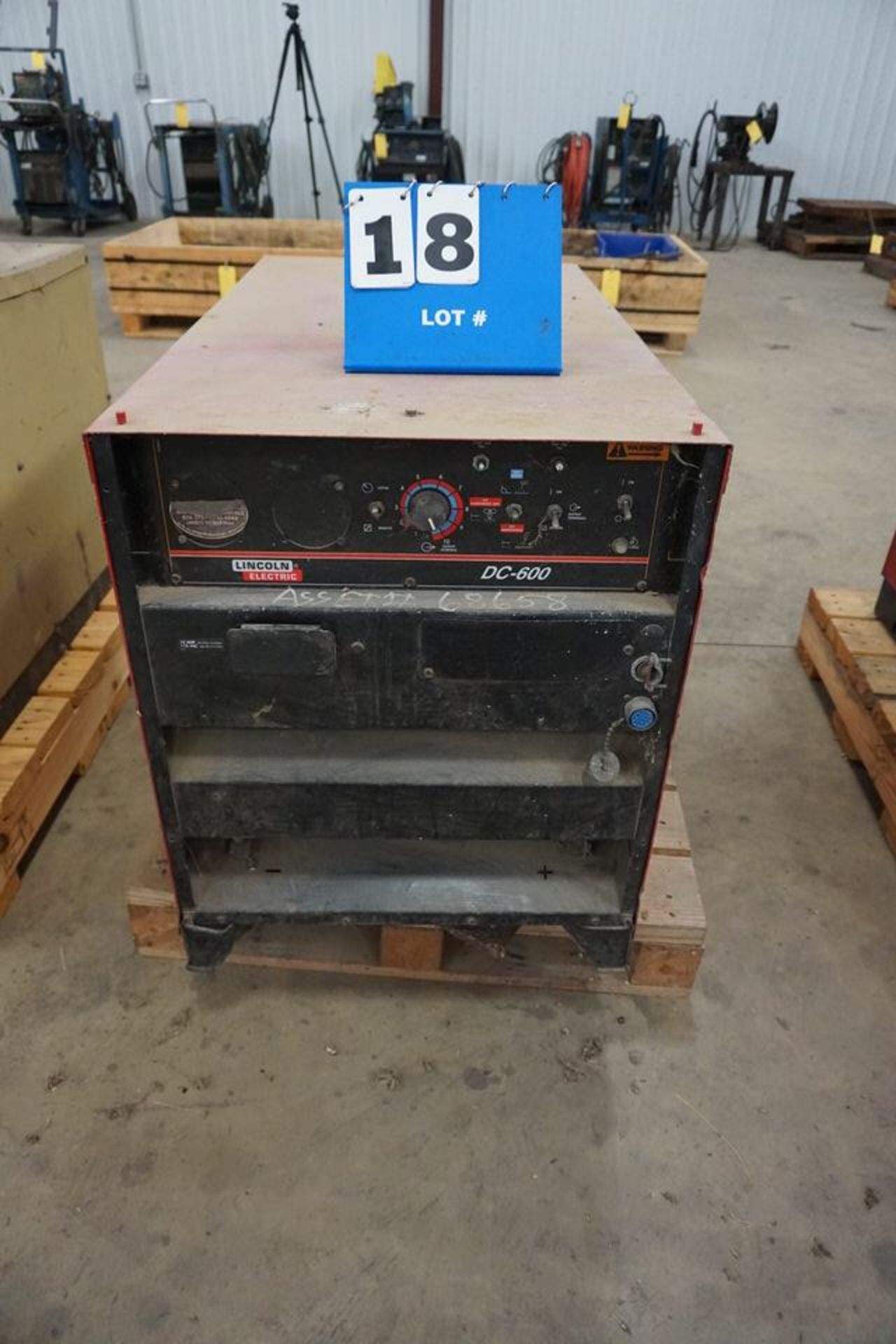 LINCOLN DC-600 WELDER