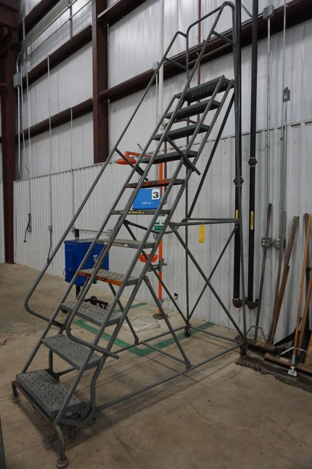 14' STEP LADDER