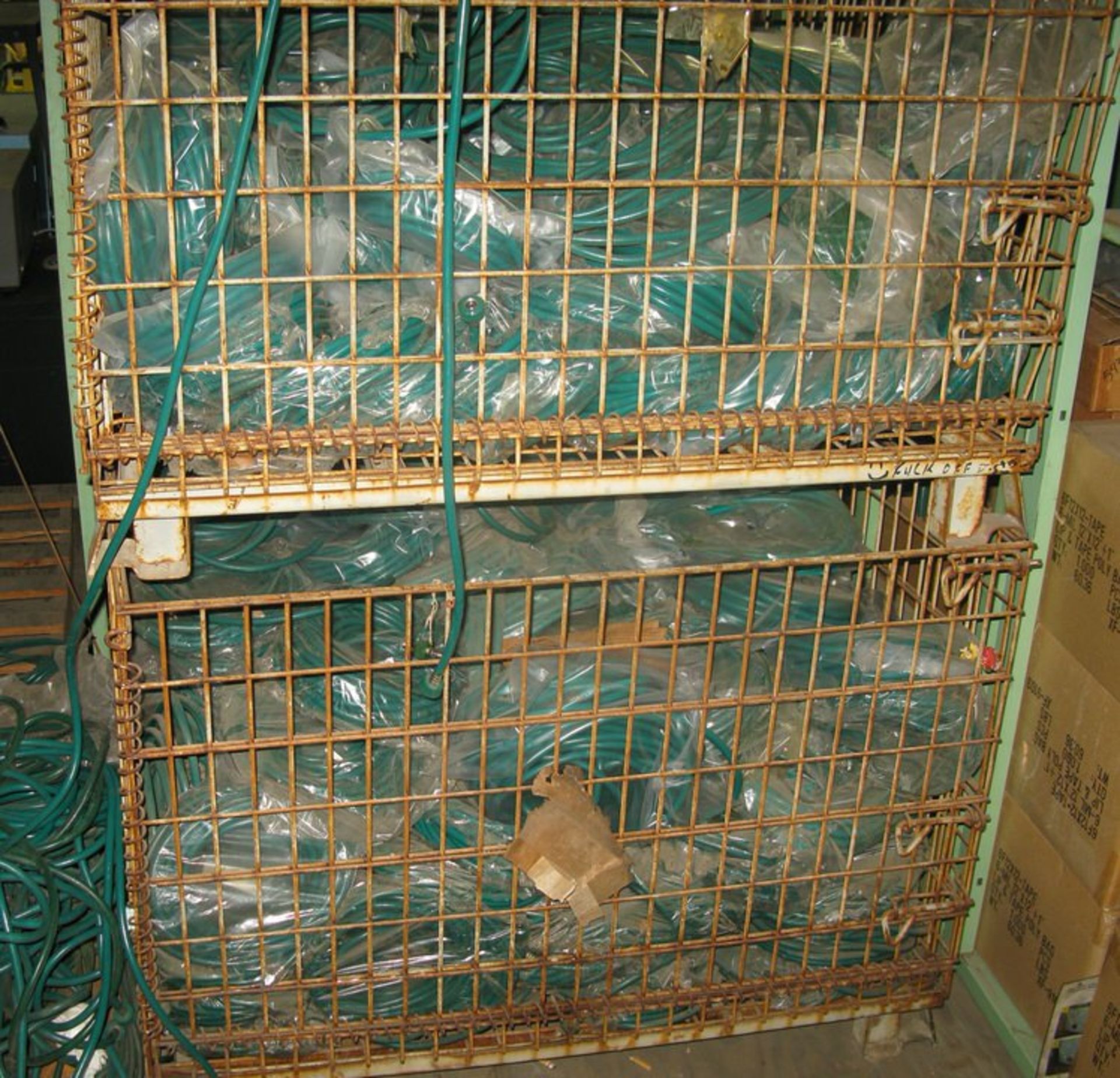 LOT of Medical Oxygen Hoses with DISS Connections - WIRE CAGES INCLUDED. - Image 2 of 2