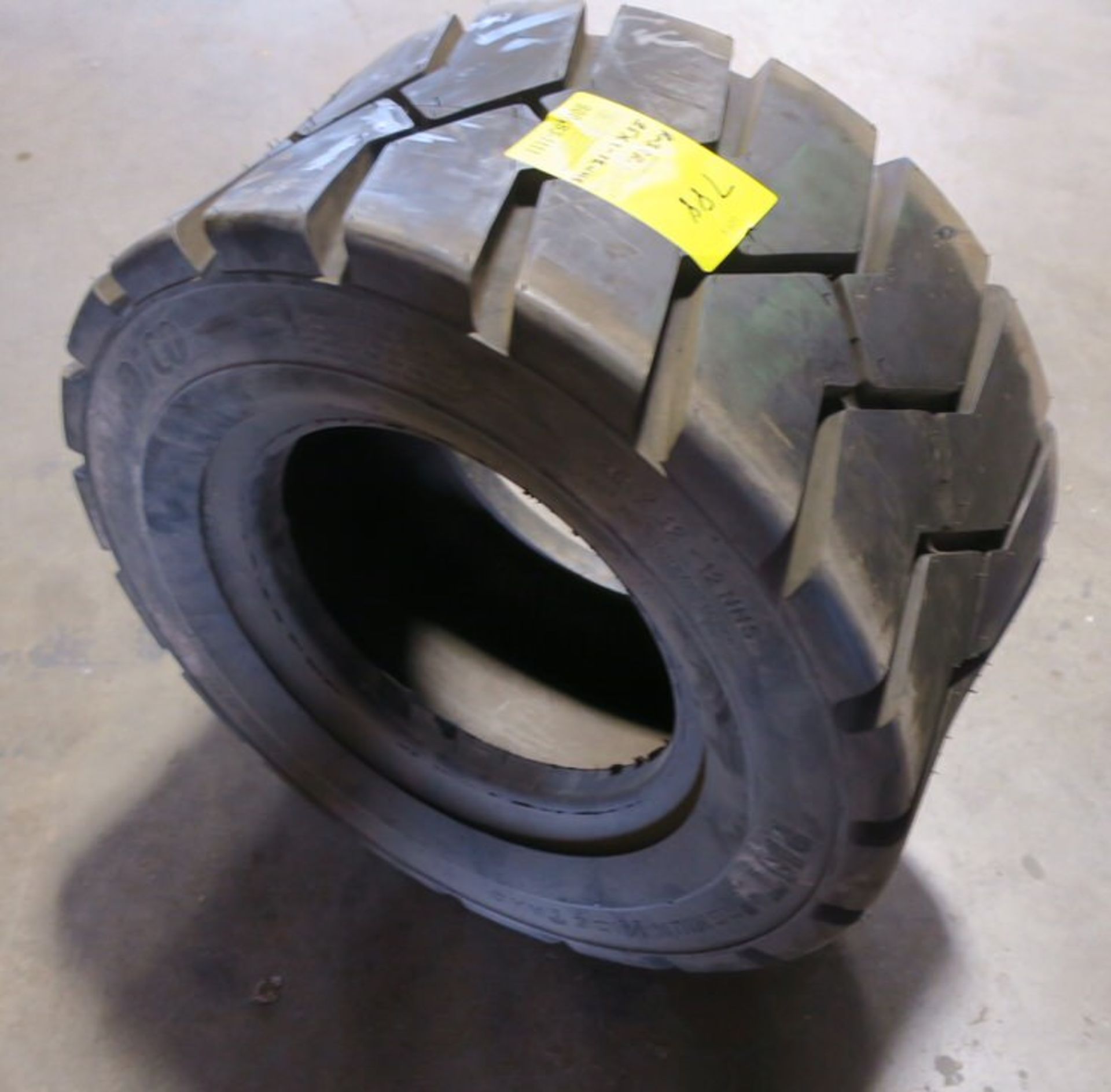 Dico Wide Trac Tire 25x12-12NHS (44P2K6)