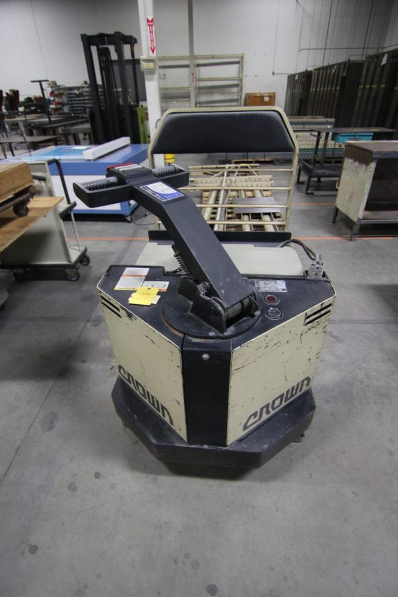 Crown Stand-up Lift Model PC3020-60 - Image 2 of 3