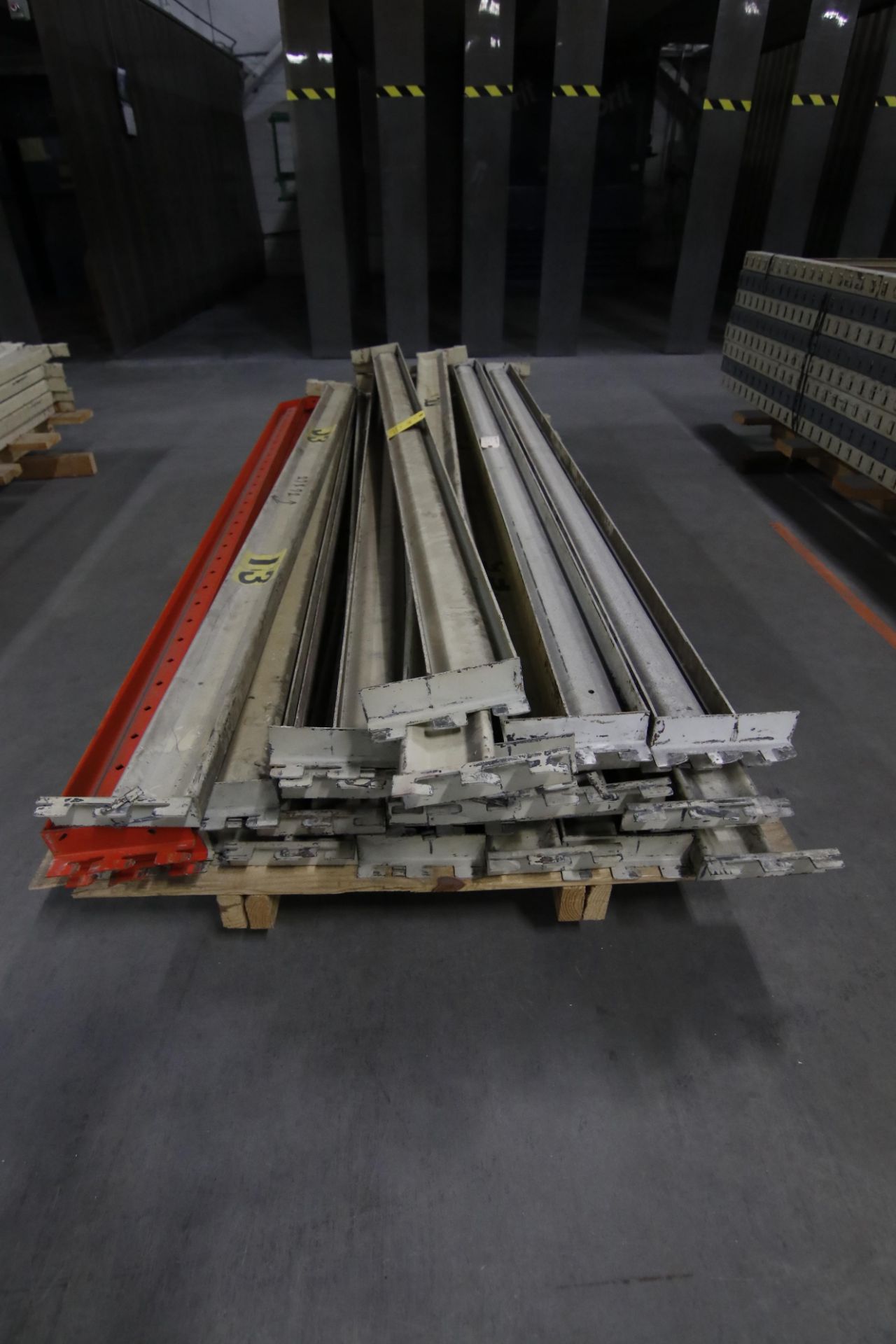 Lot: 28 pcs Cross Bars 8' L - Image 3 of 3