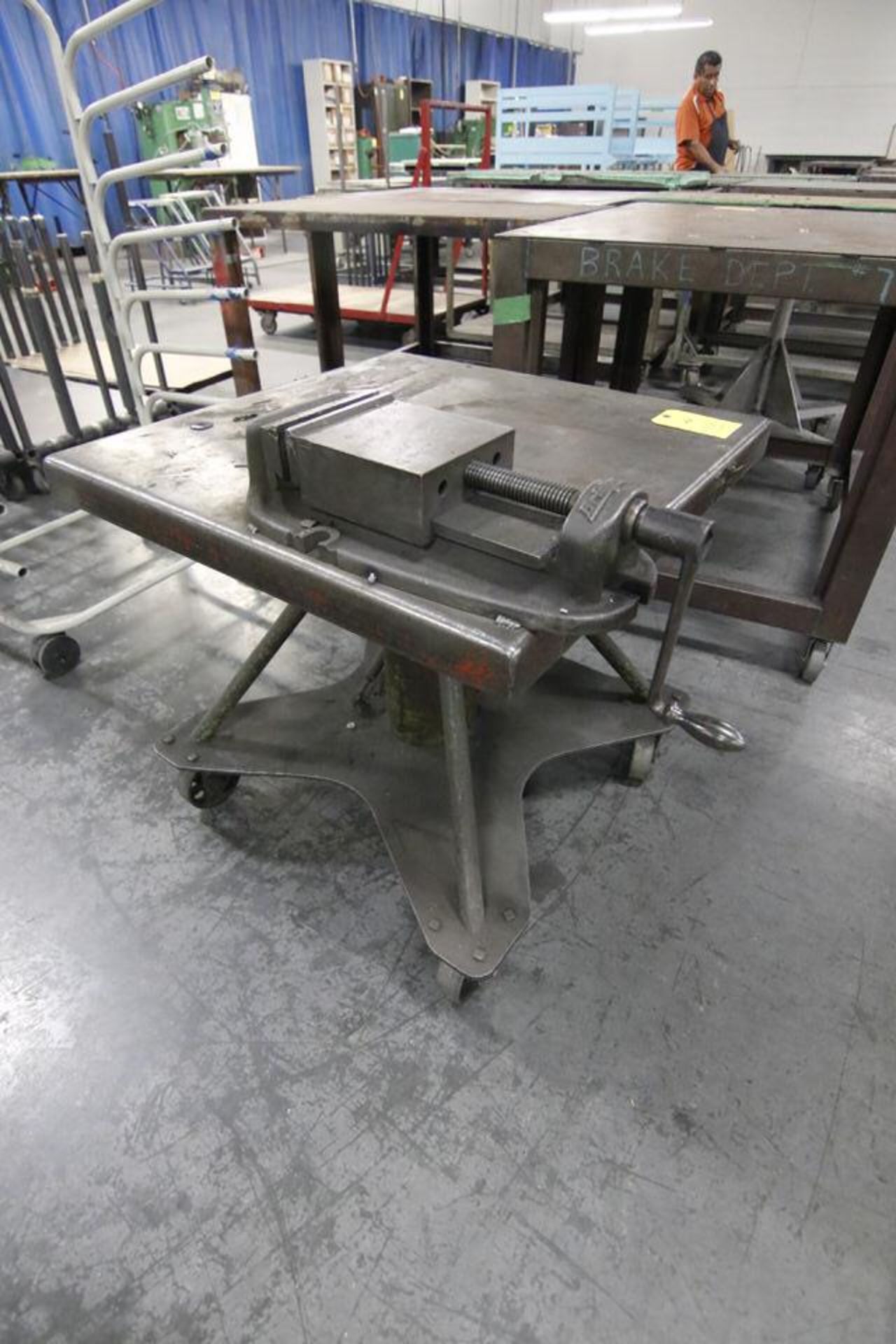 Portable Hydraulic Lift Tables with Bridgeport Vise