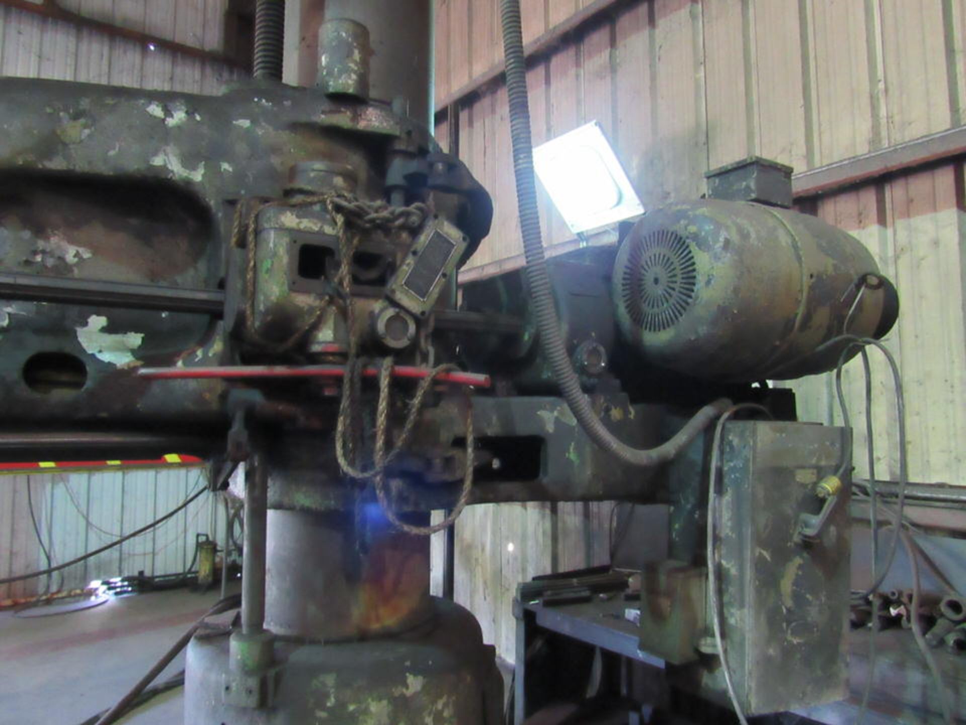 5' 17" Carlton Radial Arm Drill - Image 9 of 11