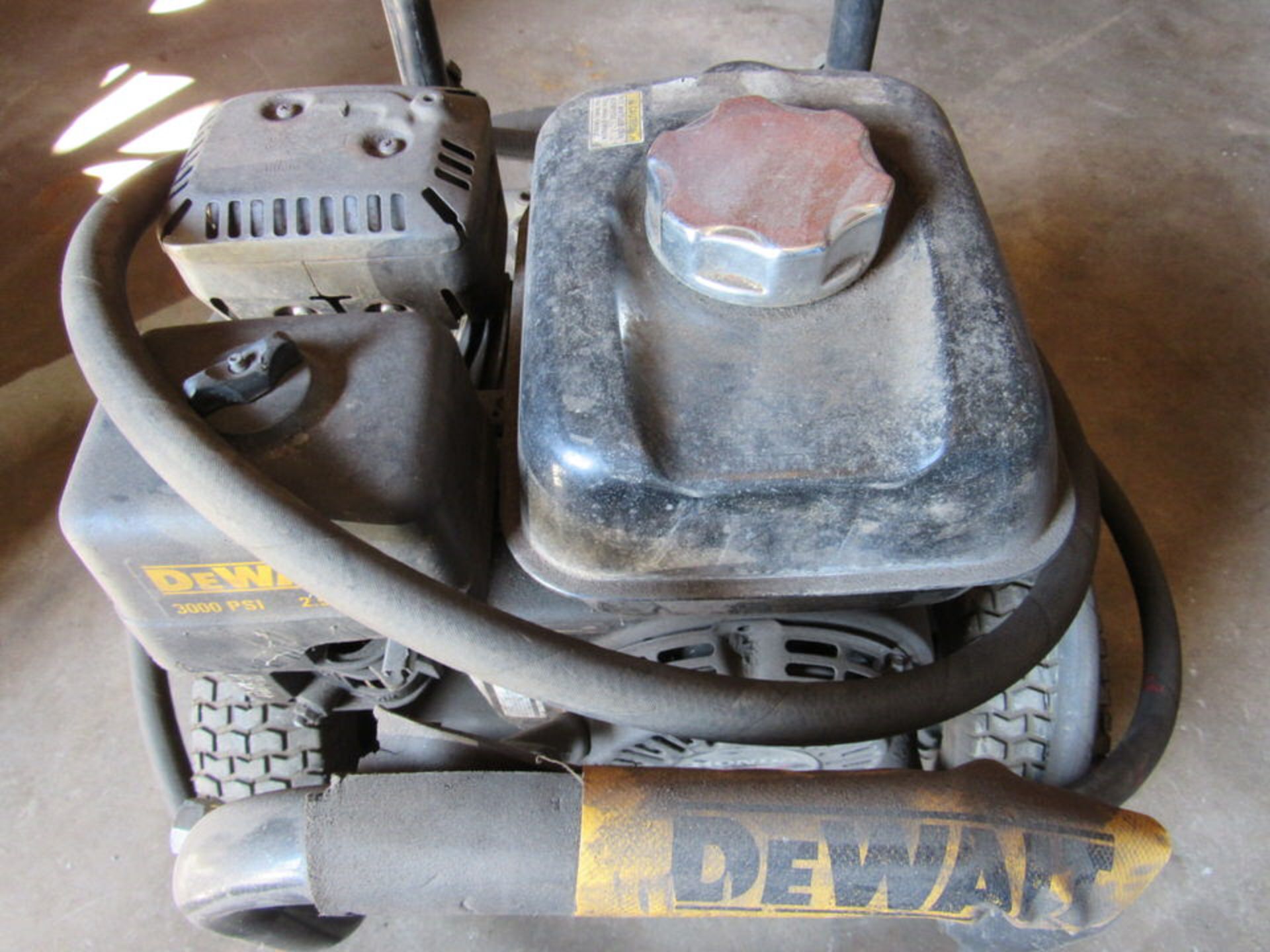 3000 PSI Dewalt Pressure Washer - Image 4 of 5