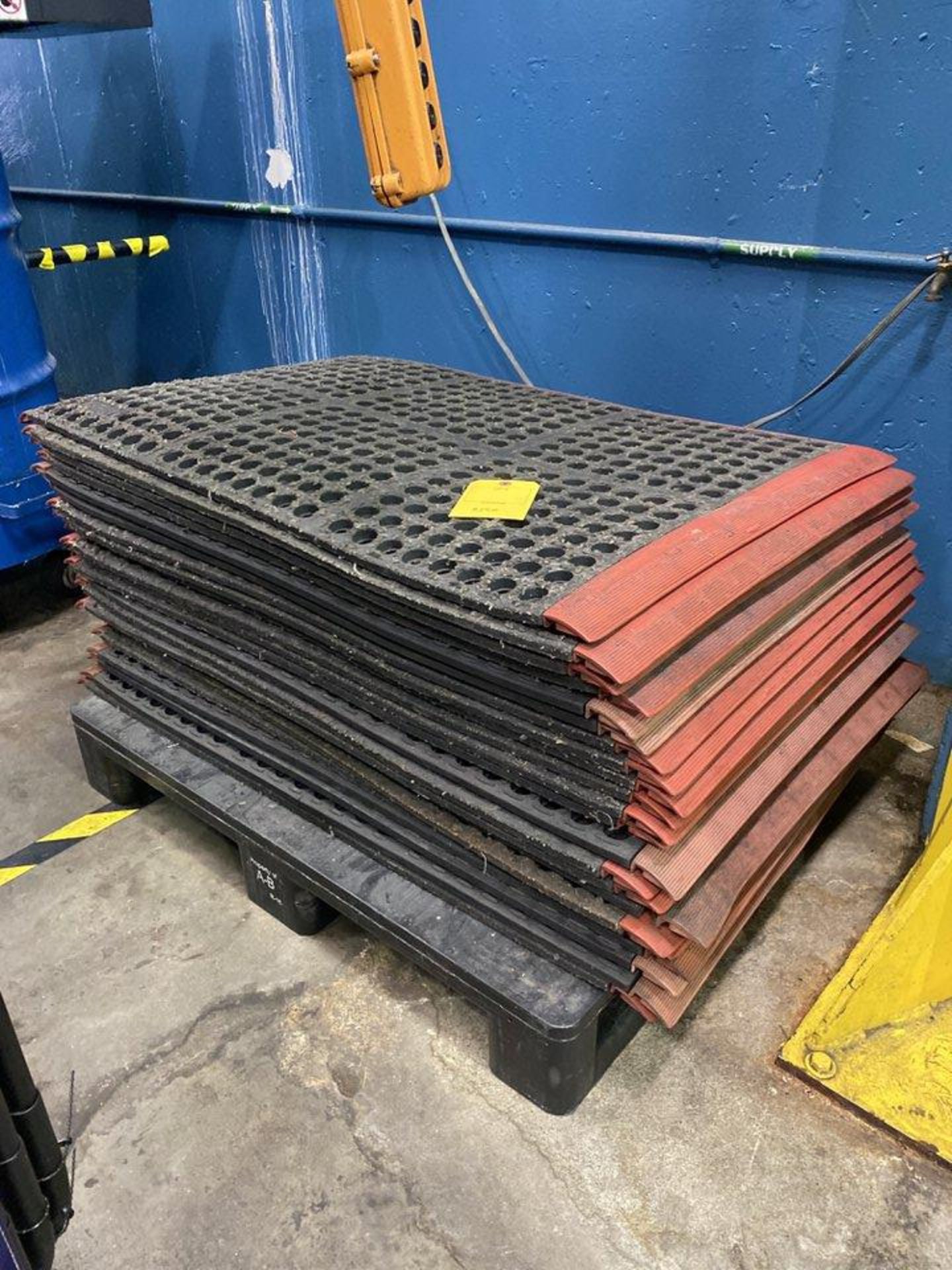 Lot 22 of Anti-Fatigue Mats